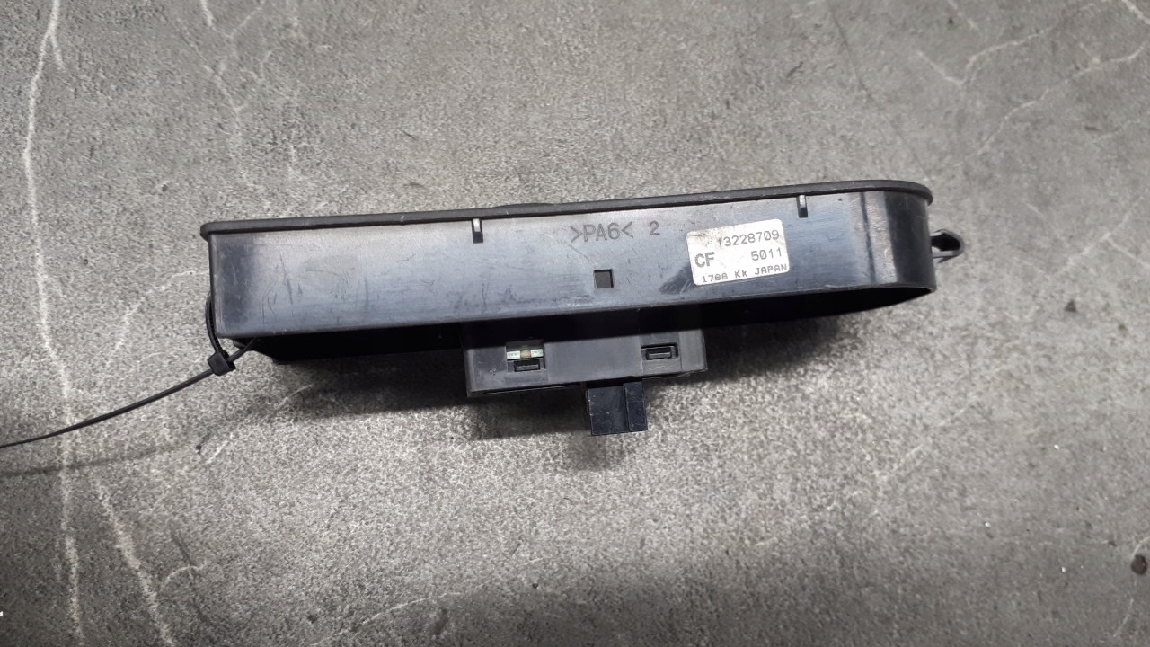 13228709 switch windows right astra H
