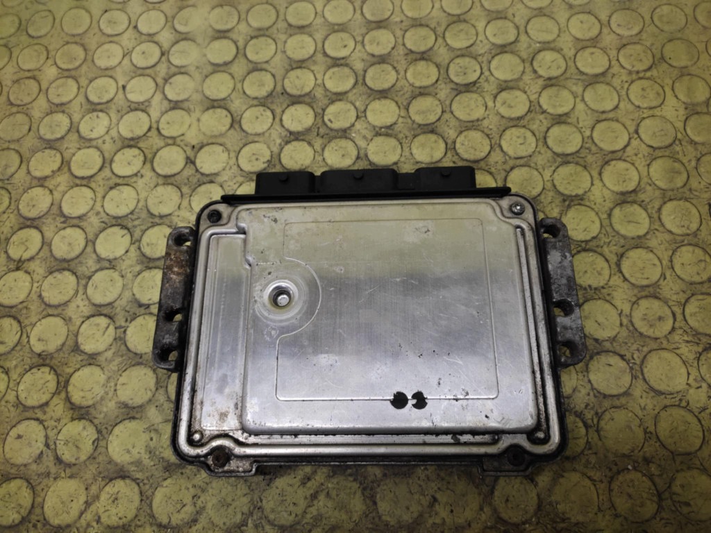 PEUGEOT 206 CC unité de commande électronique uce moteur 0281011628