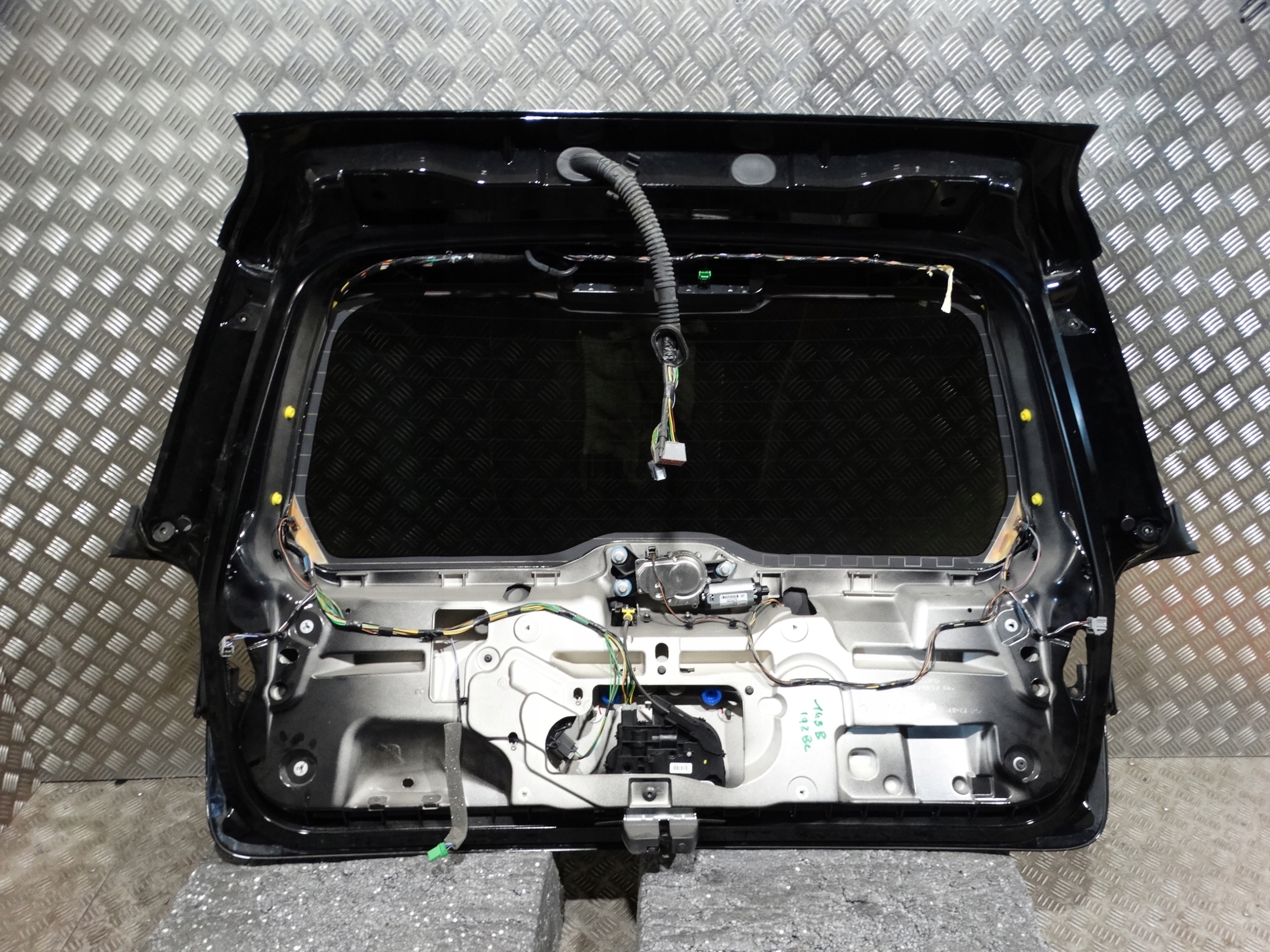 IDEALNA KPL. boot doors VOLVO XC 70 D3 10r. 1
