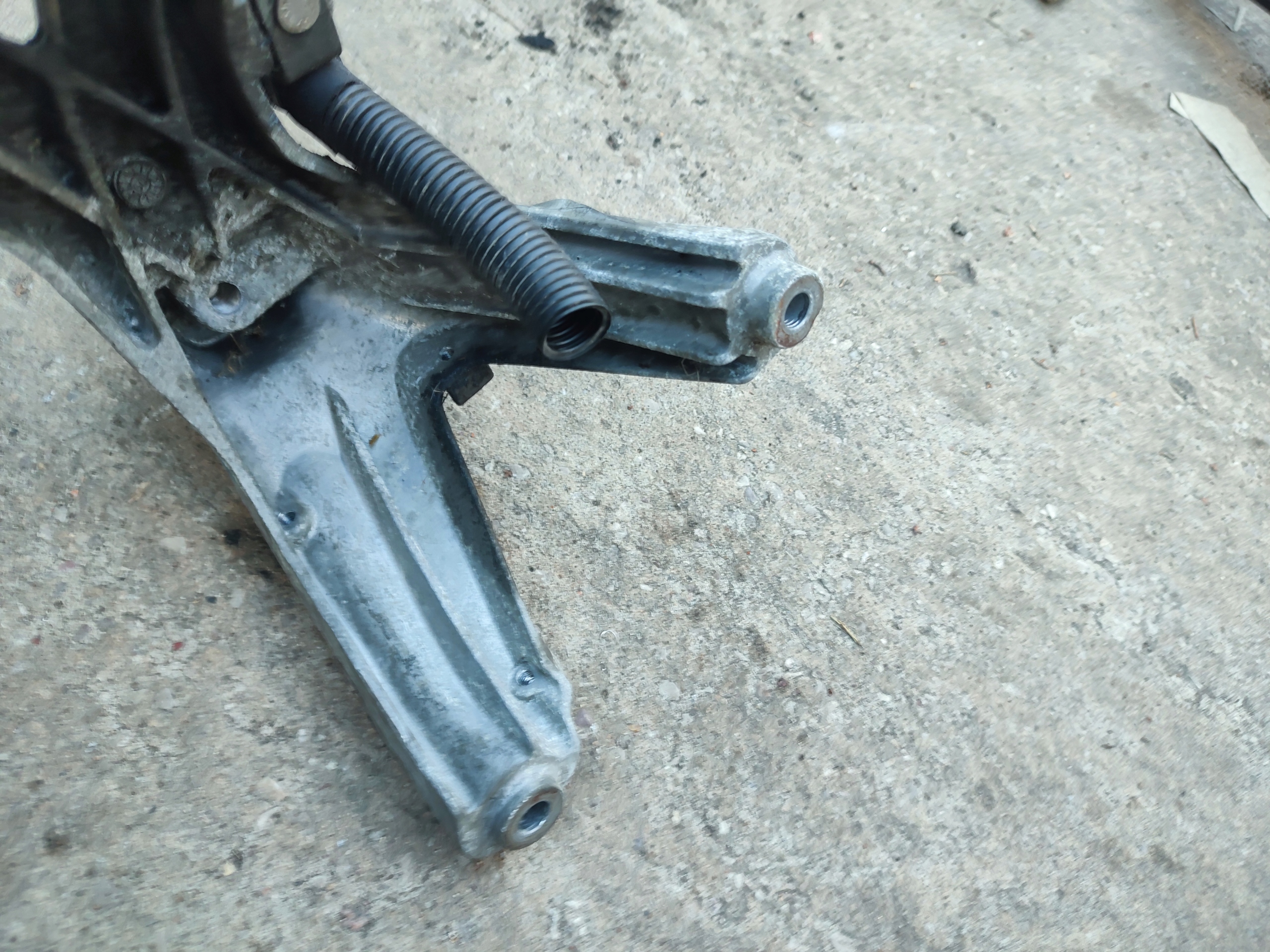 engine mount Audi A4 B8 2.0 TDI 8K0993083