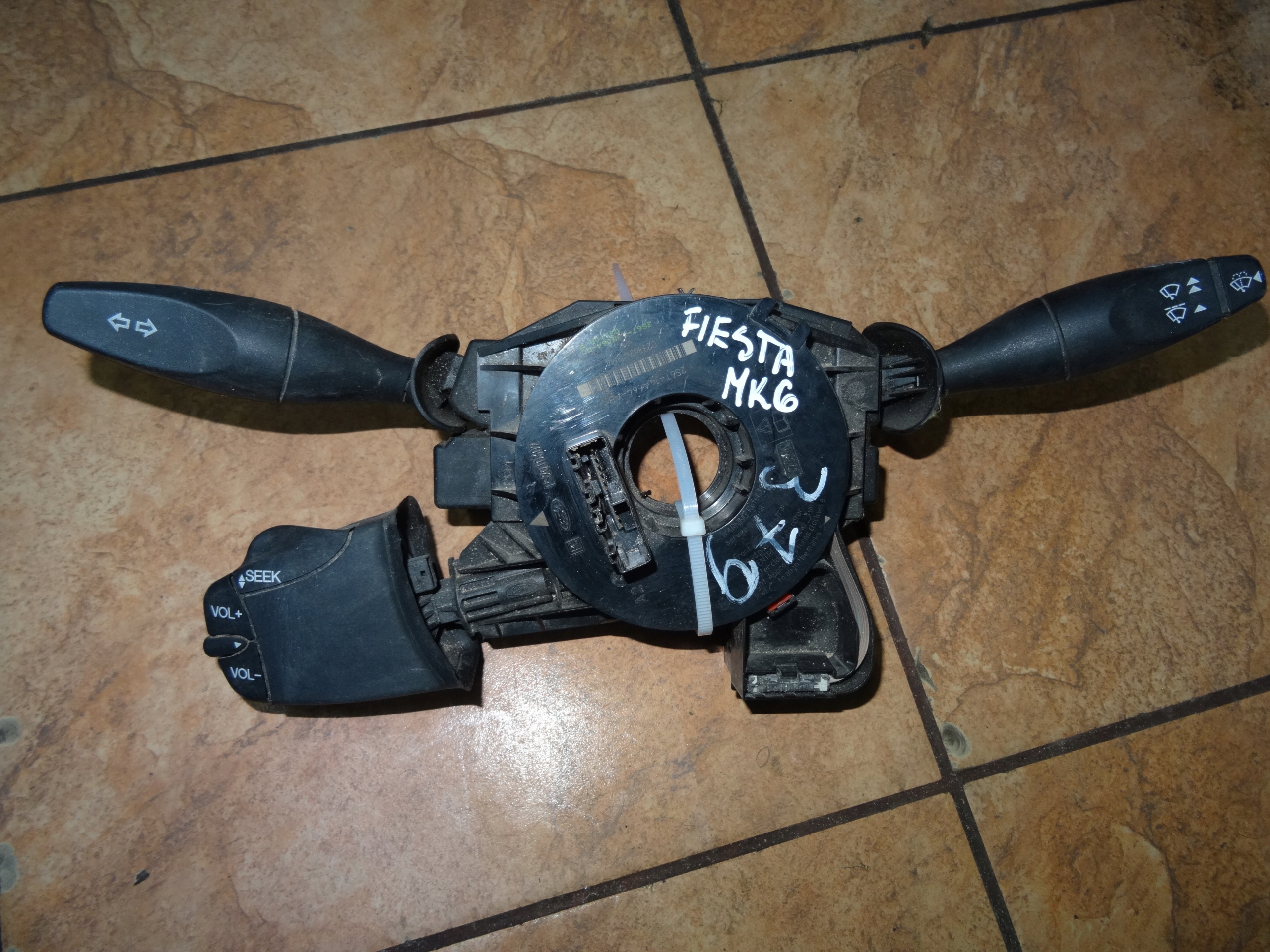 FIESTA MK6 steering wheel levers and controls 1S7T-13335AE