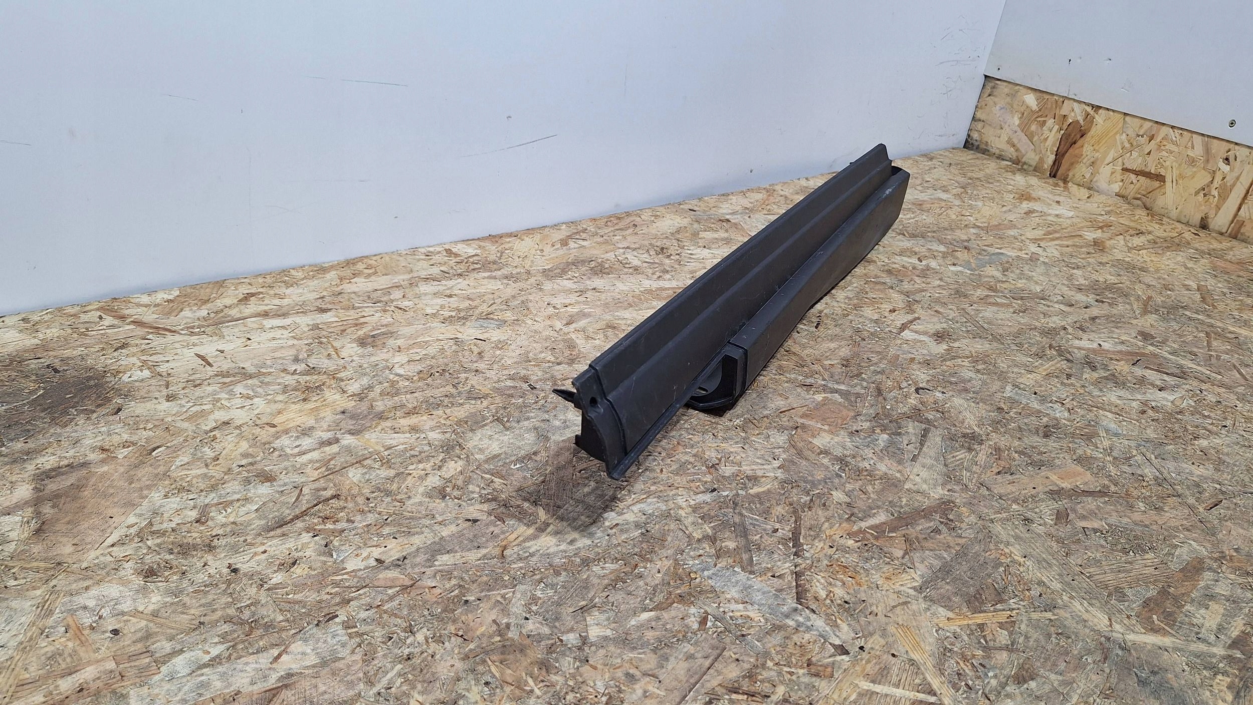 cap threshold moulding threshold left FORD C-MAX MK2 10- AM51-R10155-A