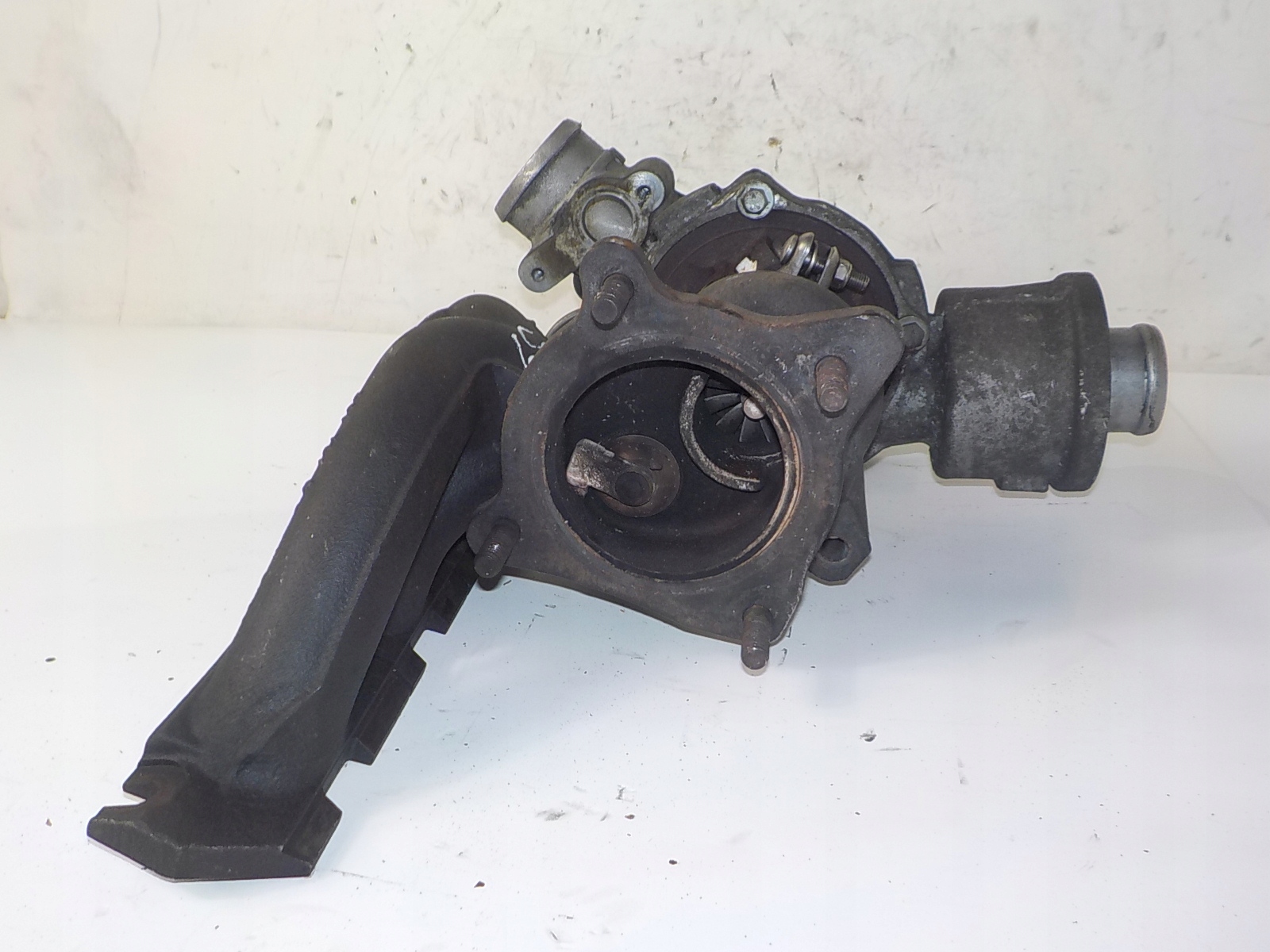 AUDI A4 B7 2.0 TFSI turbo TURBINA 06D145701E