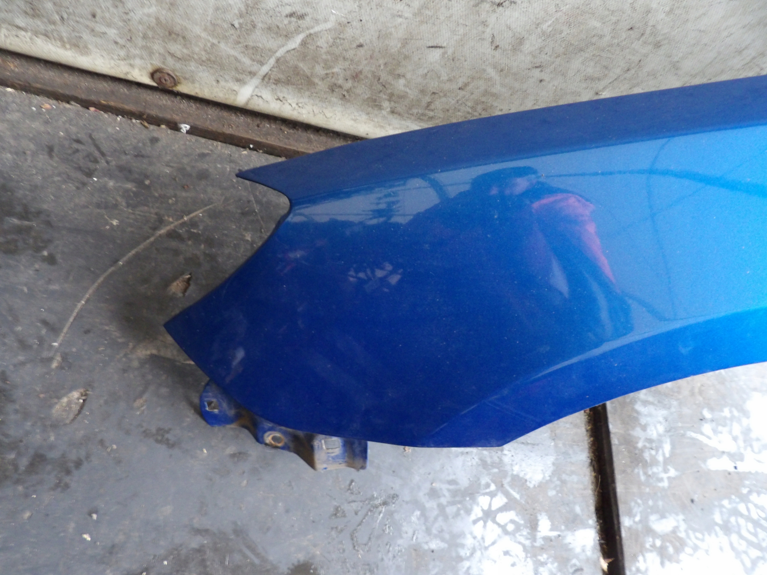 Mazda 3 and fender front left lift