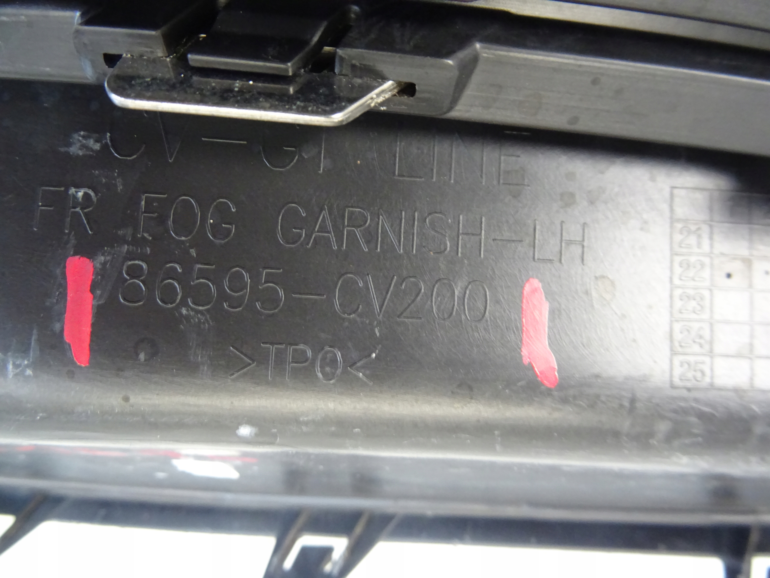 grid of a bumper front front left KIA EV6 GT-LINE 86595-CV200