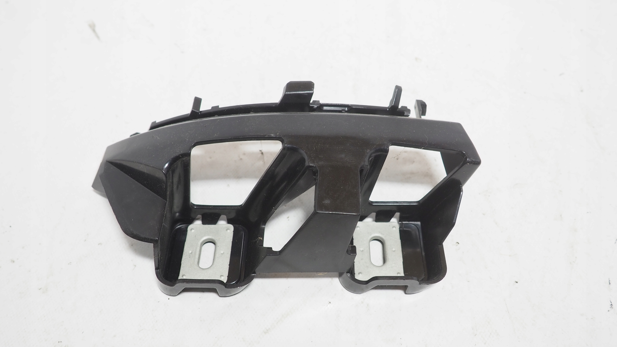 Mercedes C Klasa W205 bumper bracket left rear part A2058851965