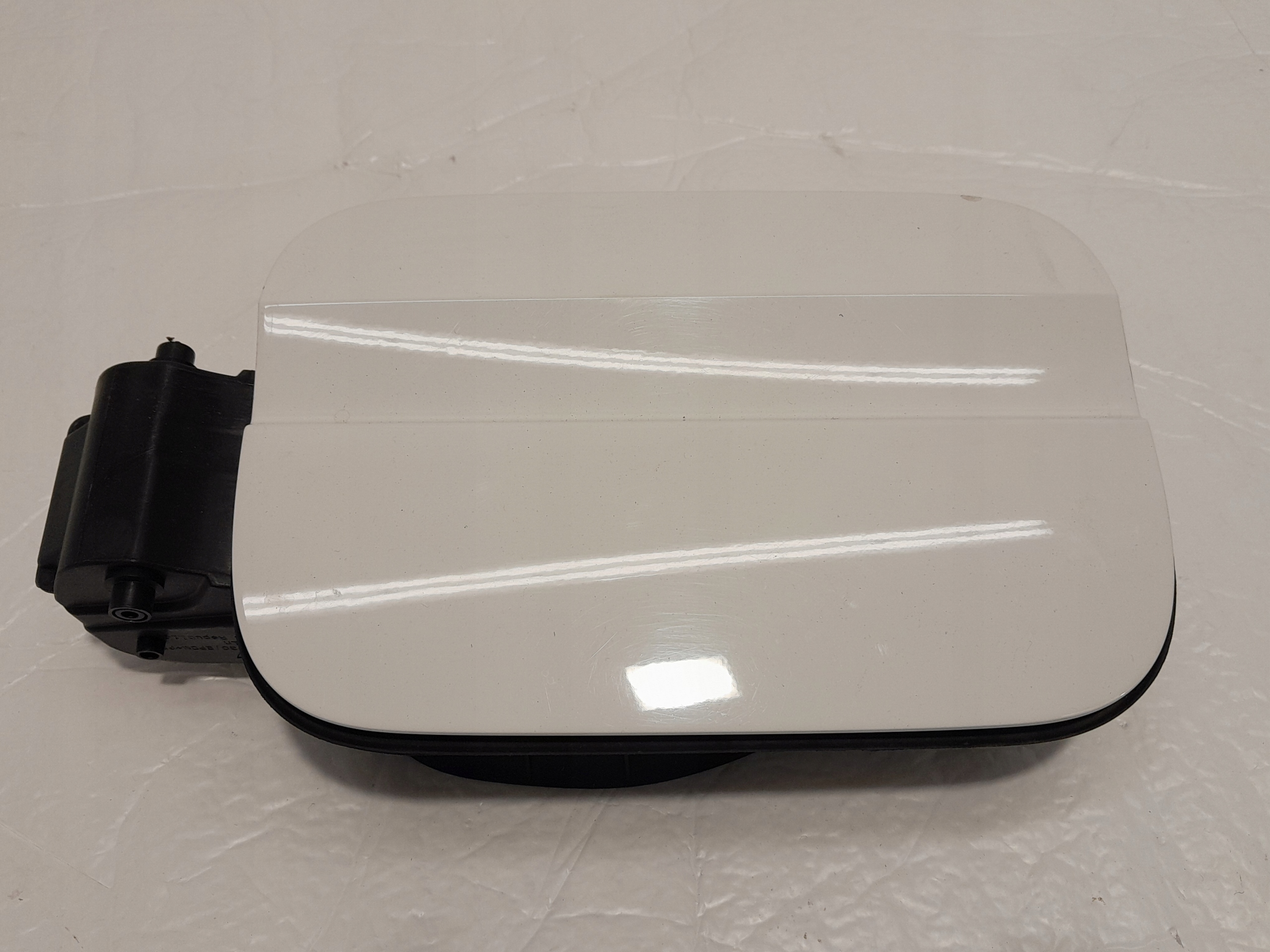 AUDI A4 B9 LIFT Tankklappe des Kraftstoffsbehälters 8W0809906