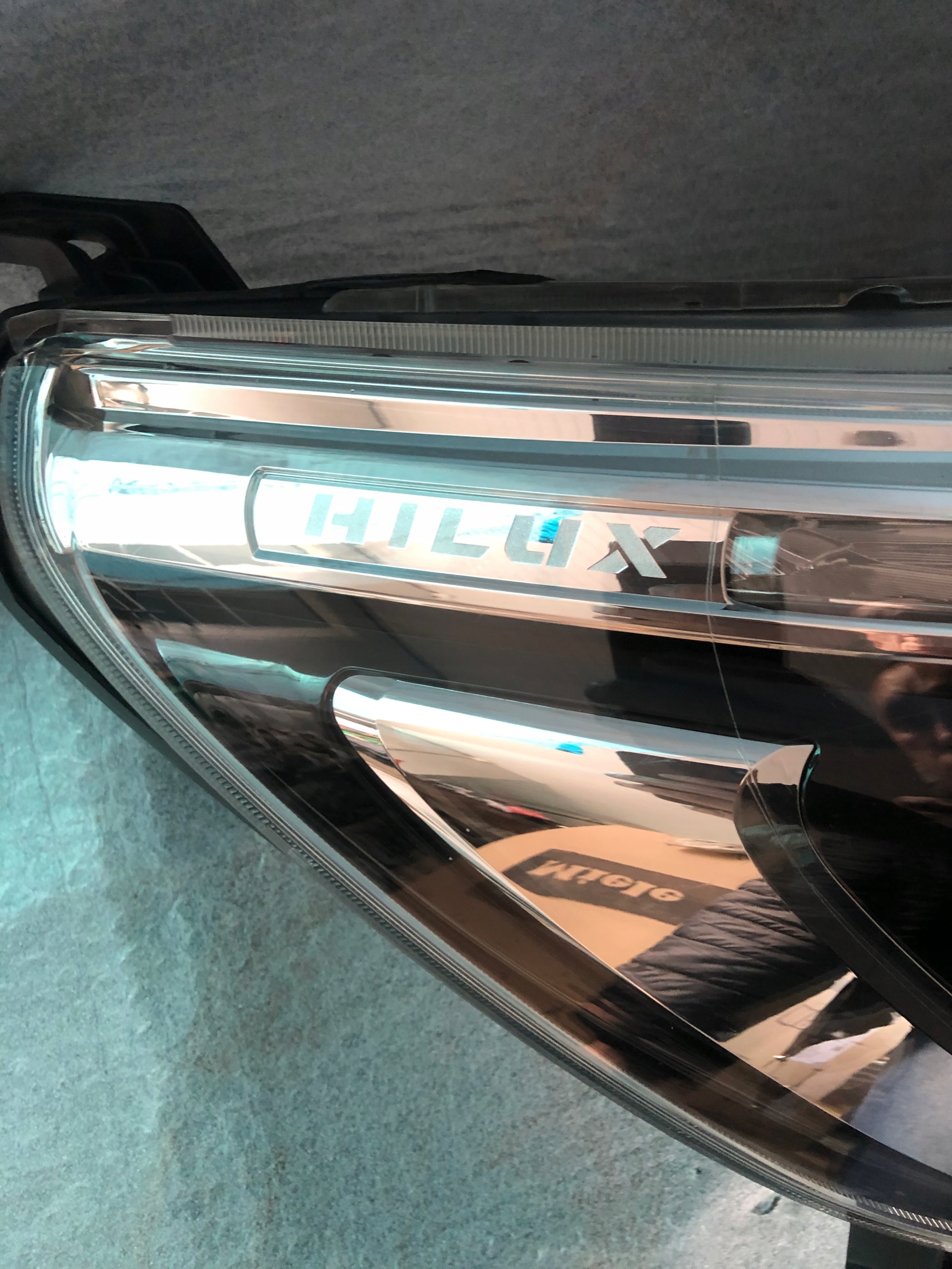 REFLEKTOR right TOYOTA HILUX VIII LED nr.00