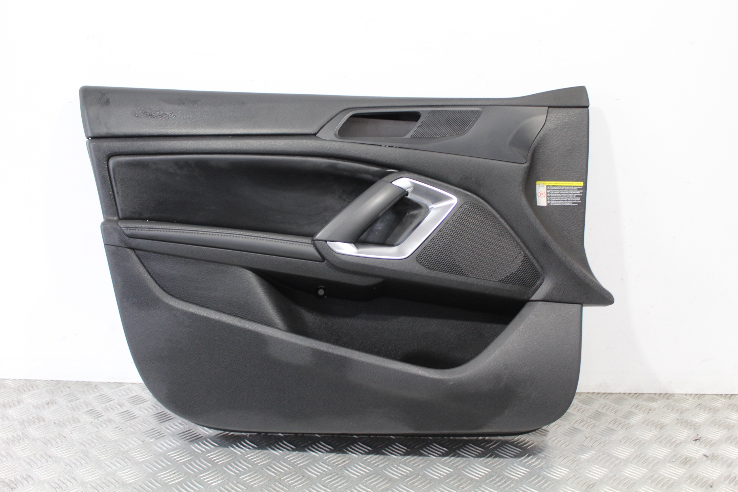 BOCZEK DRZWI LEWY PRZÓD PEUGEOT 308 T9