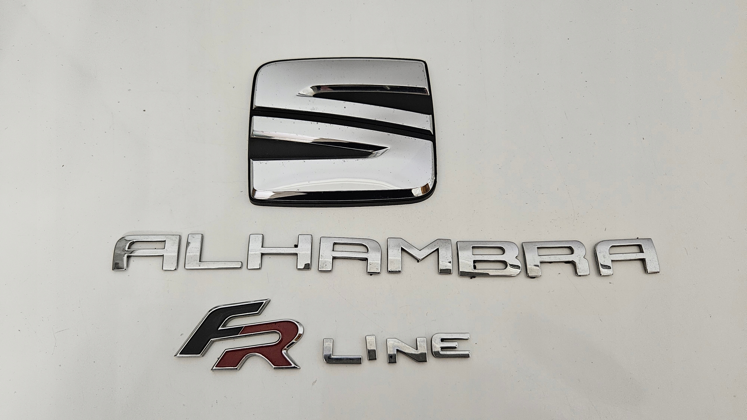 SEAT ALHAMBRA FR LINE 2010-2022 EMBLEMAT TYŁ 7N5853630