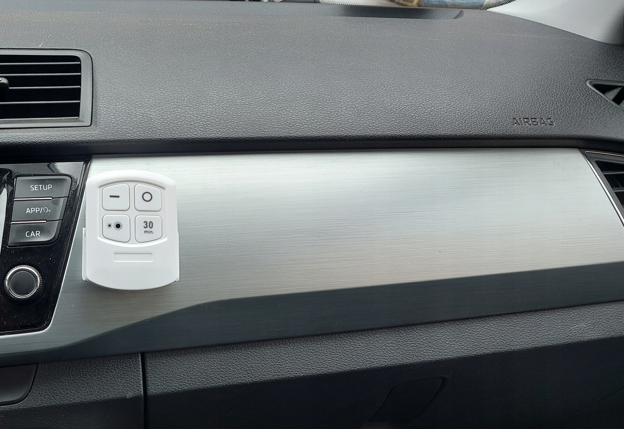 BEZPRZEWODOWA LAMPA KOGUT TAXI NA PILOTA Producent części Inny