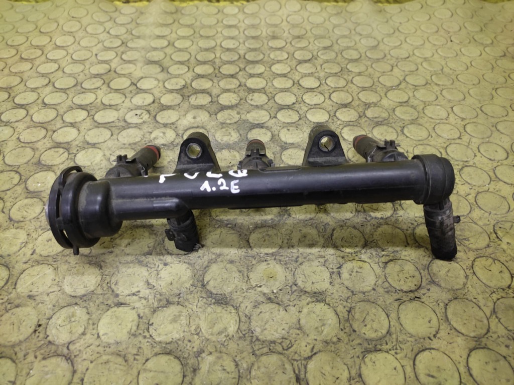 VW POLO IV 1.2 Rampe injection 03D133329A