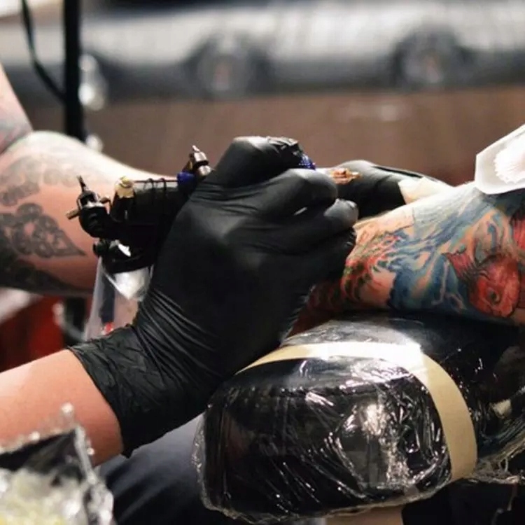 Rękawice RĘKAWICZKI nitrylowe CZARNE MOCNE MERCATOR M 100SZT Rozmiar M