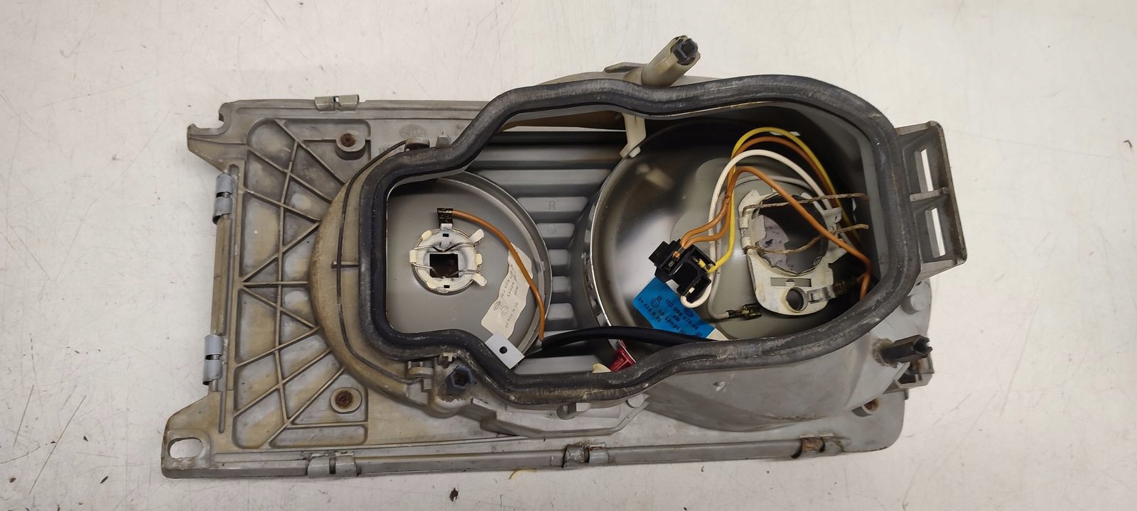 light front front right Mercedes W123