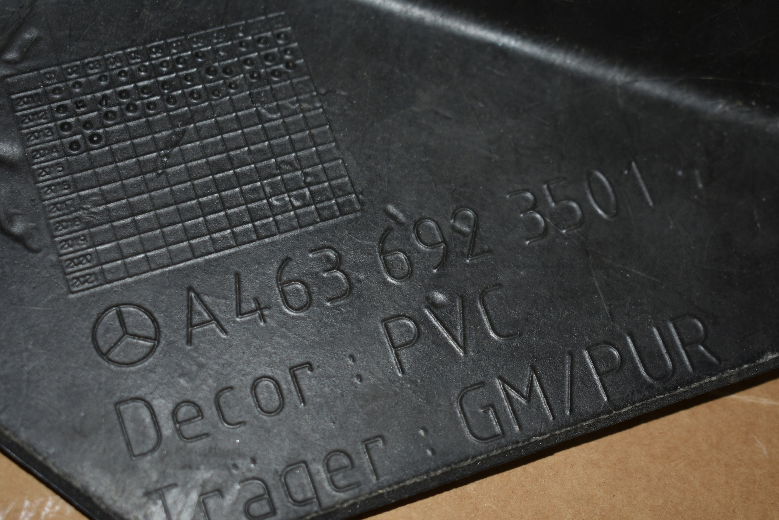 IDEALNA cover side left MERCEDES W463 1