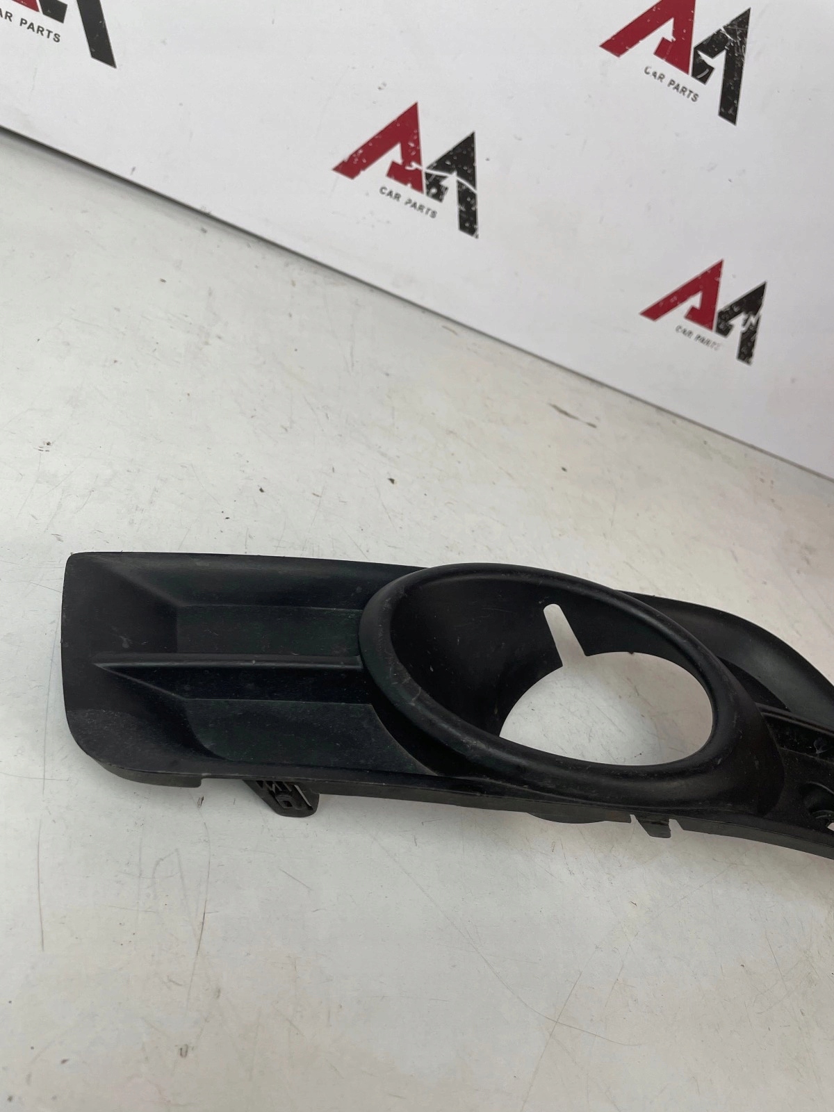 grid of a bumper front front left Chevrolet Cruze and