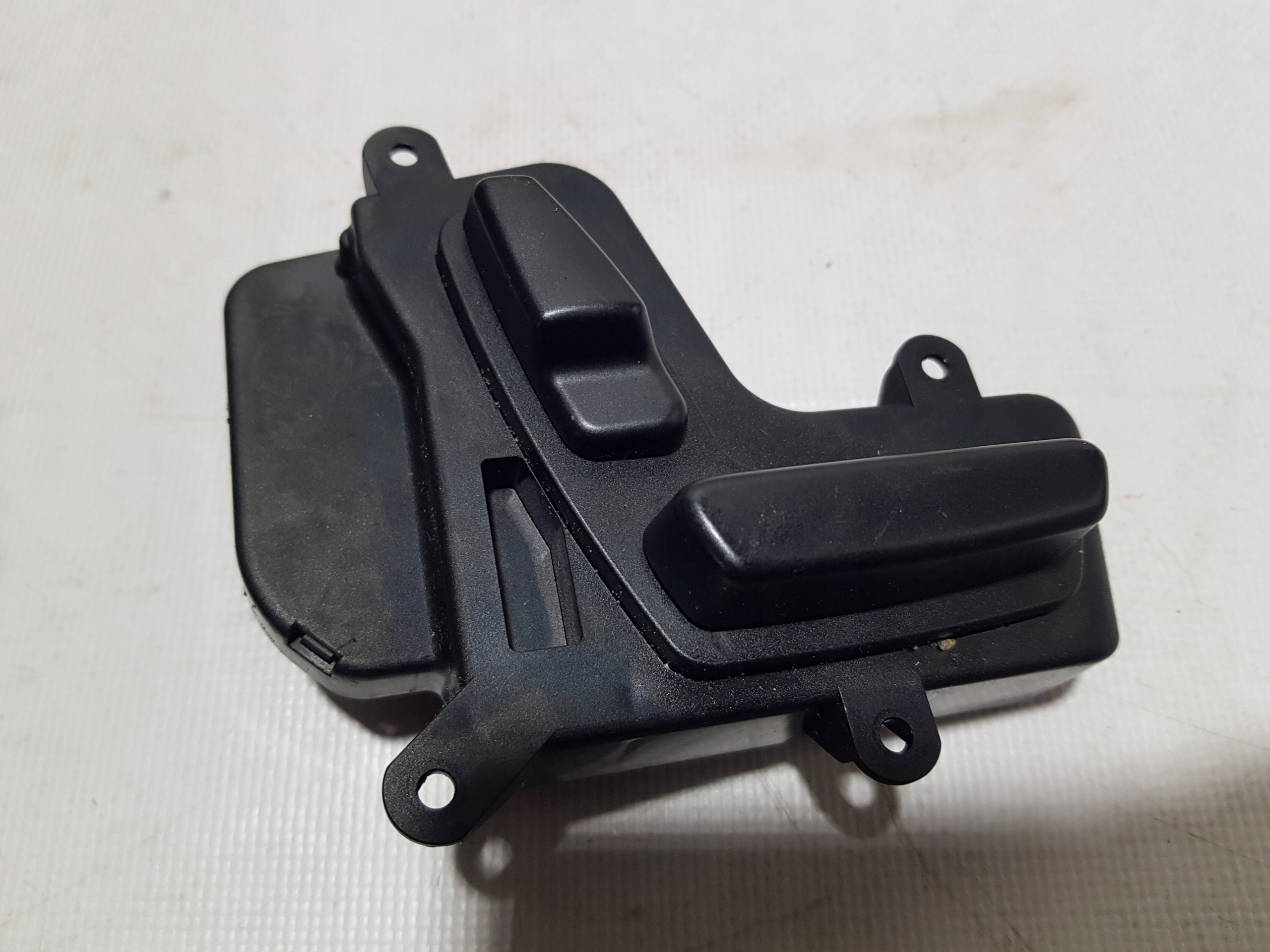PANEL seat right driver´s MERCEDES W211 2118701110