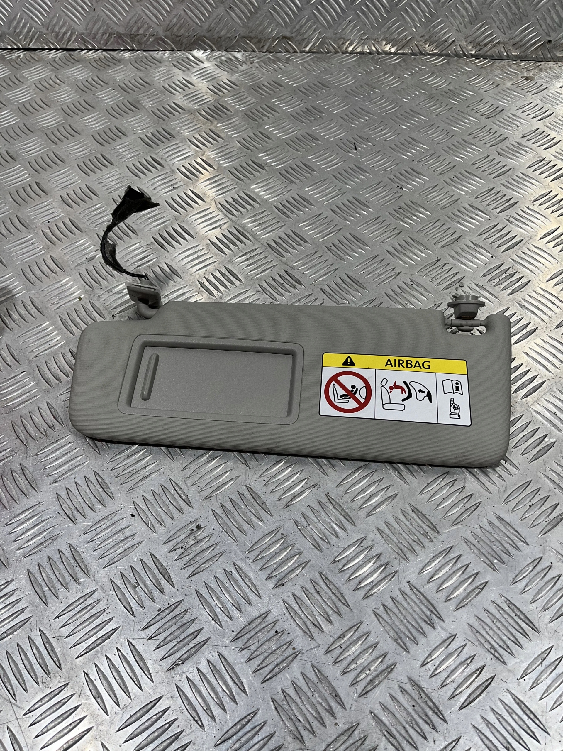 SŁONECZNIK LEWY VW GOLF VIII 19-