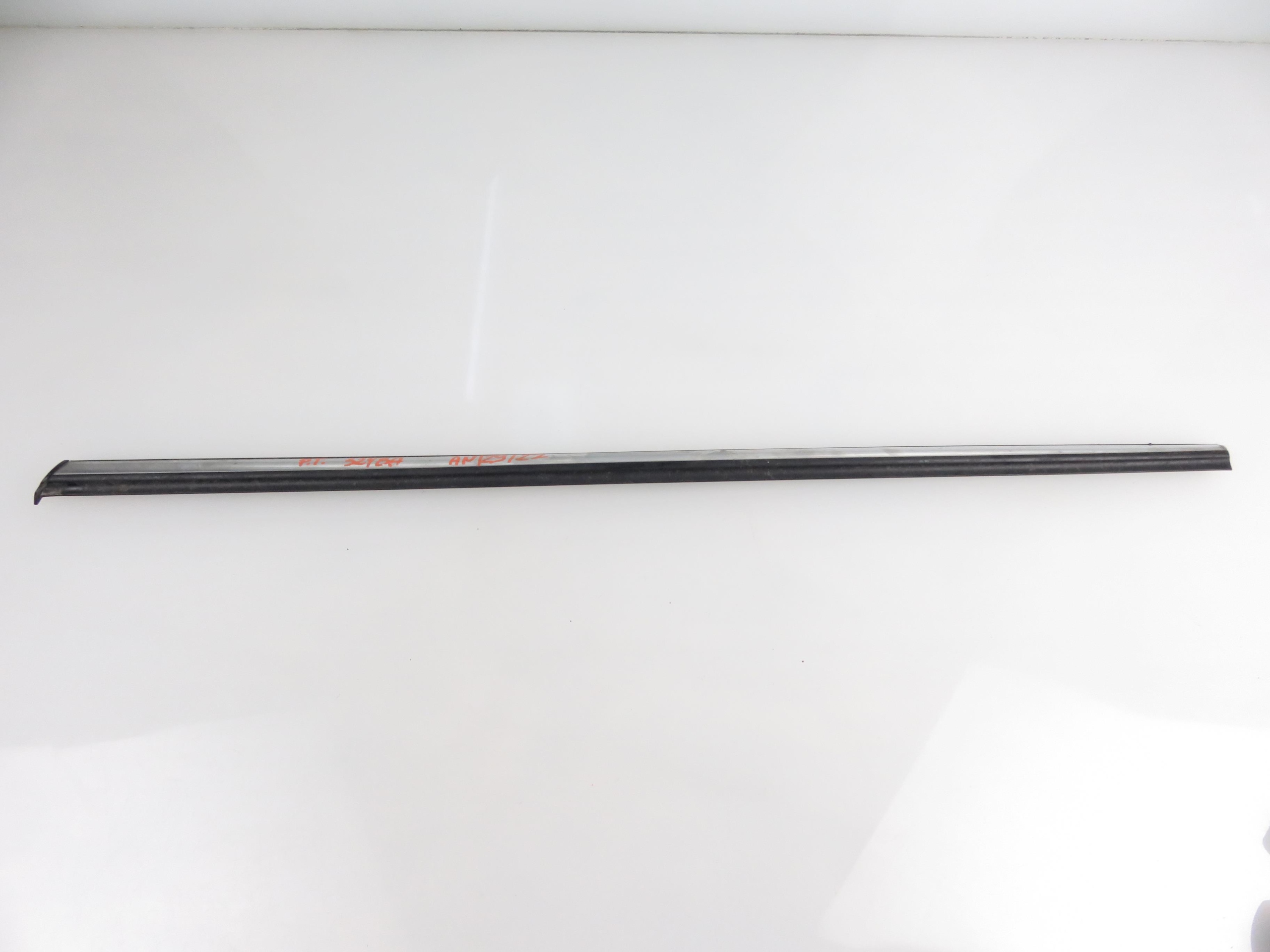 LISTWA SZYBY TYL M846913