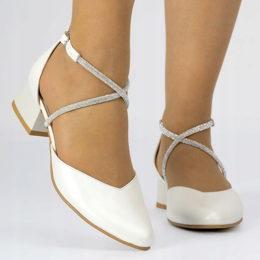 Světlé Nízké Sandály Lodičky Se Špičkou, Pásky Do Kříže, Zirkony, Polské, Velikost 41