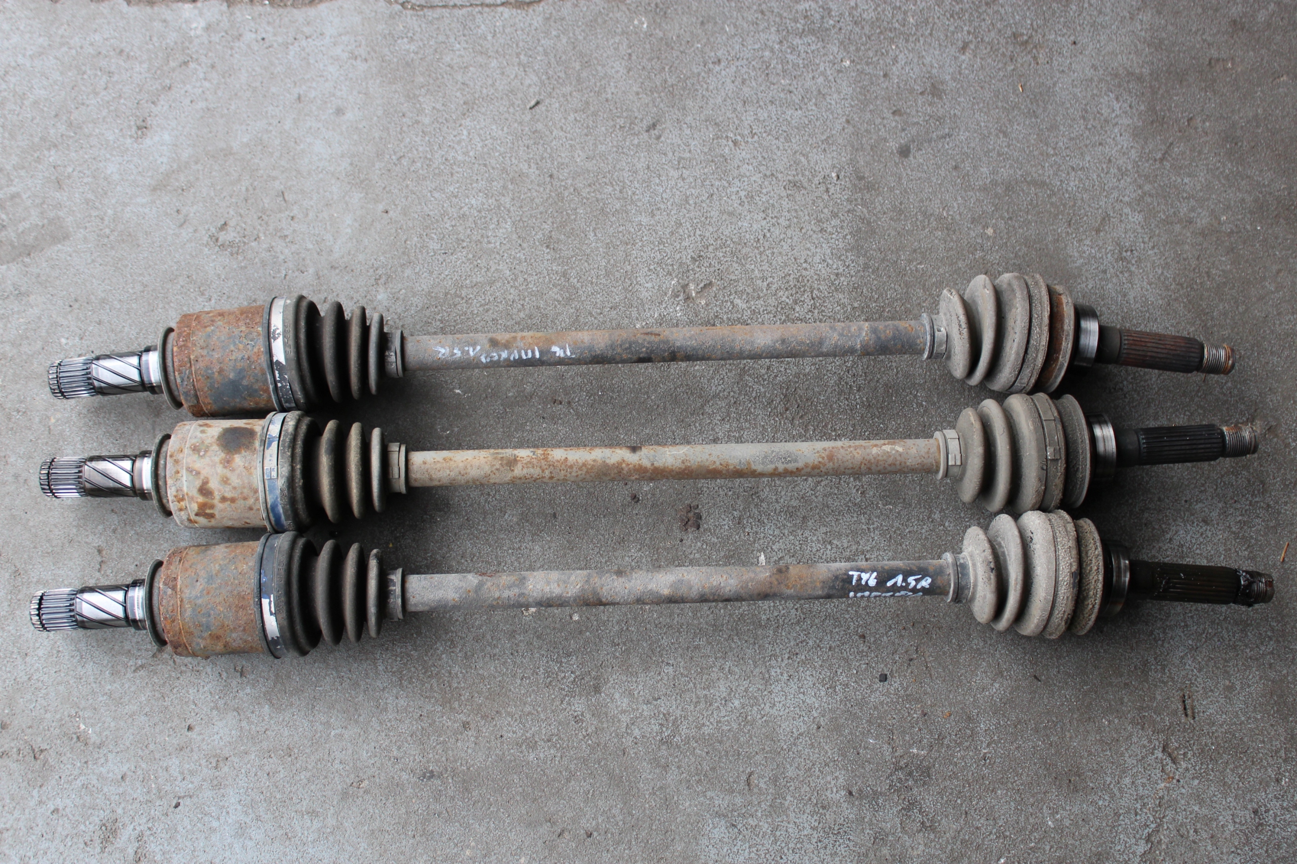 SUBARU IMPREZA 2001-2007 PÓŁOŚ TYŁ PRAWA LEWA 1.5R BENZYNA