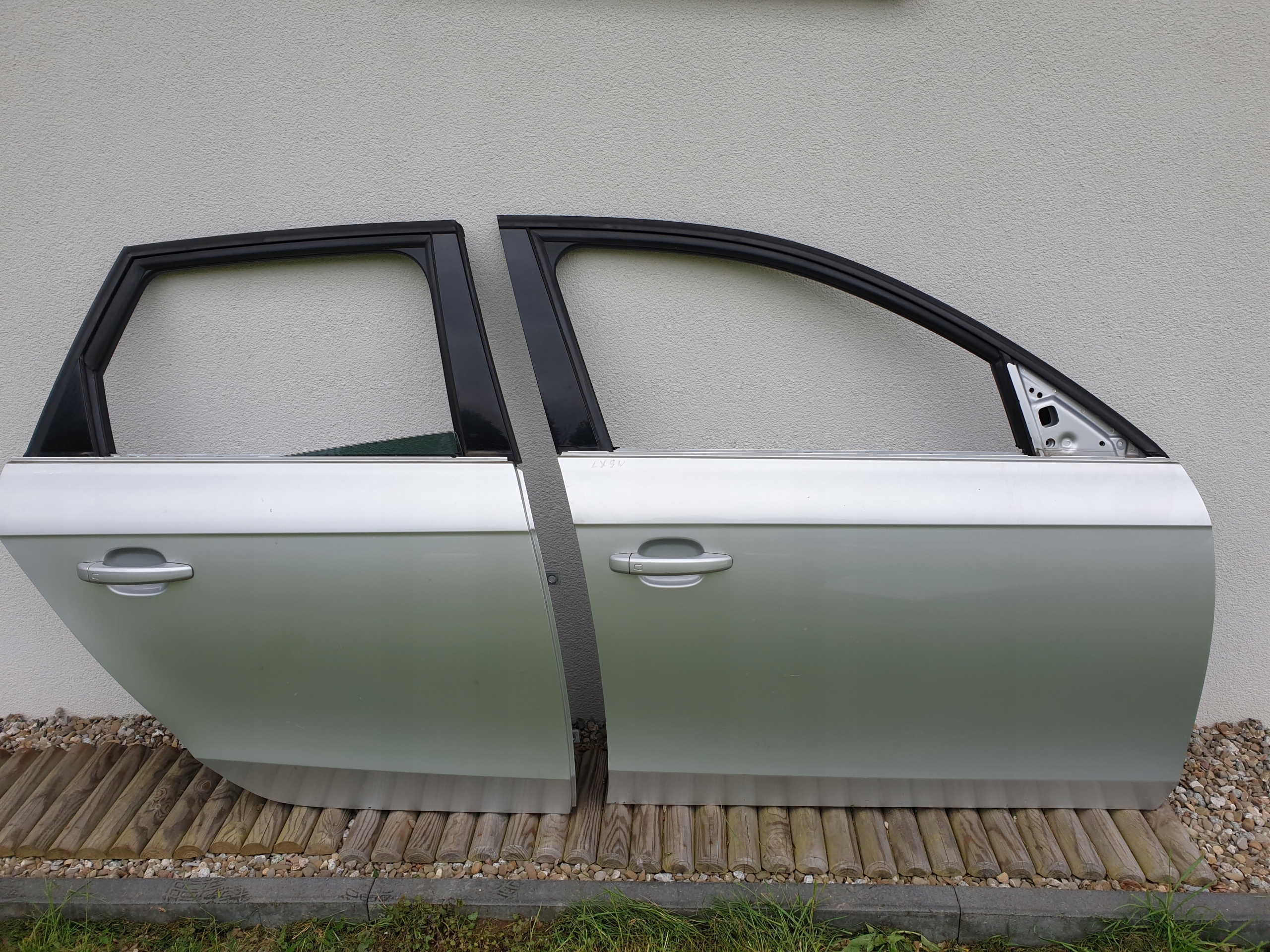 ДВЕРИ ПРАВЕ СПЕРЕДИ AUDI A4 B8 2008- Lx7w УНИВЕРСАЛ