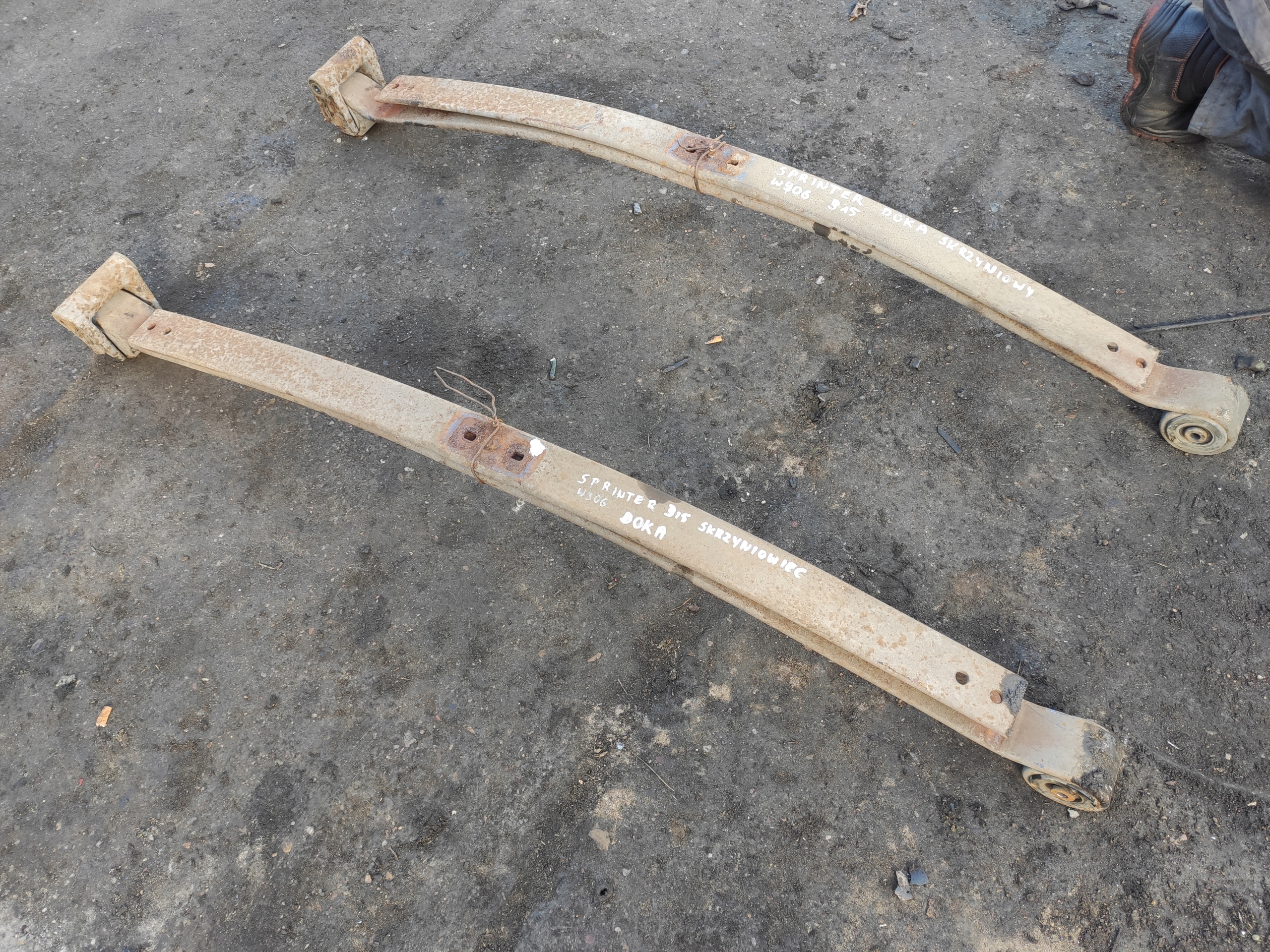 RESOR TYLNY 2 LAGOWY 2 PIÓRA TYŁ MERCEDES SPRINTER 906 VW LT II