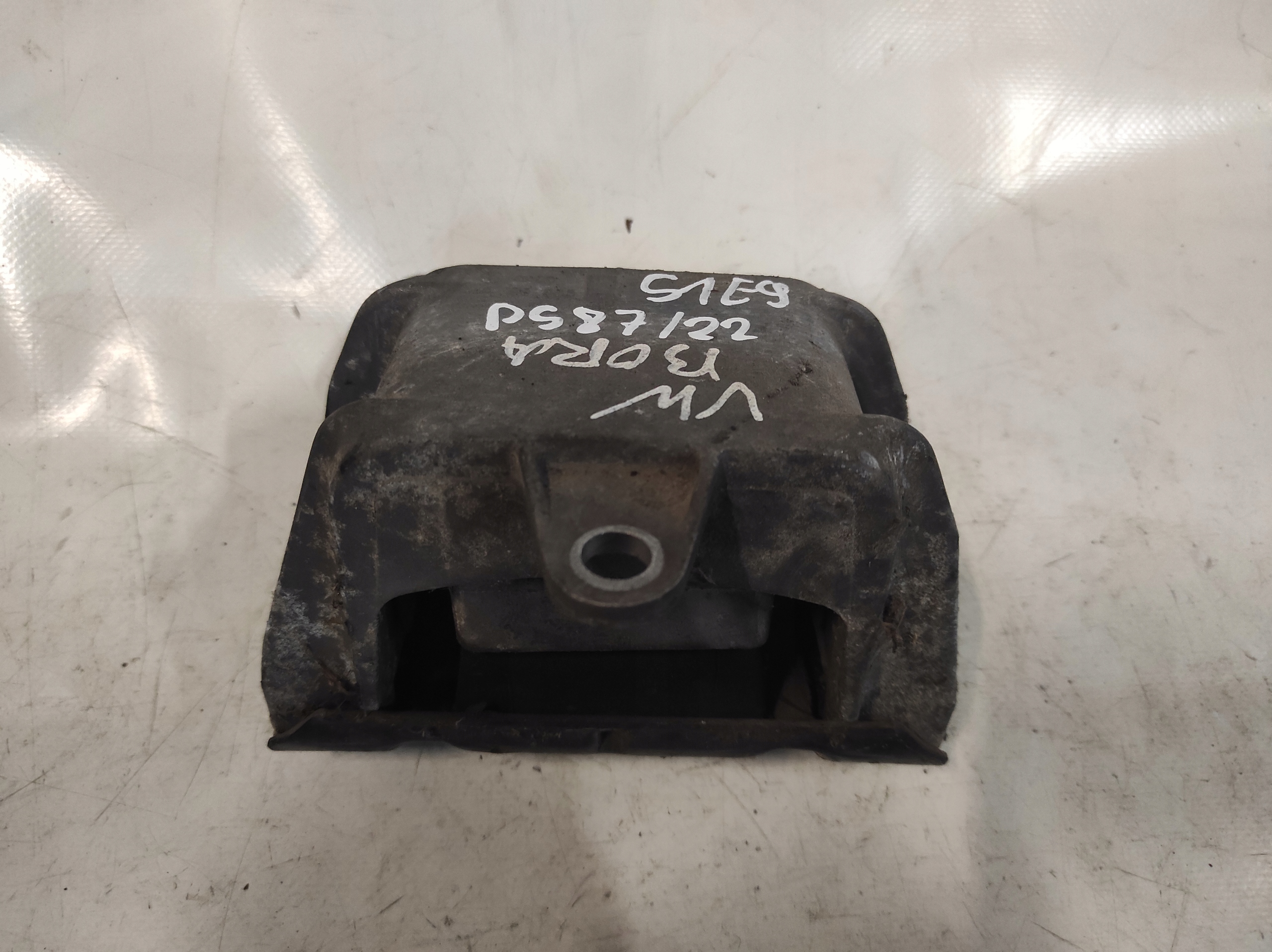VW BORA 1J0199555 engine mount