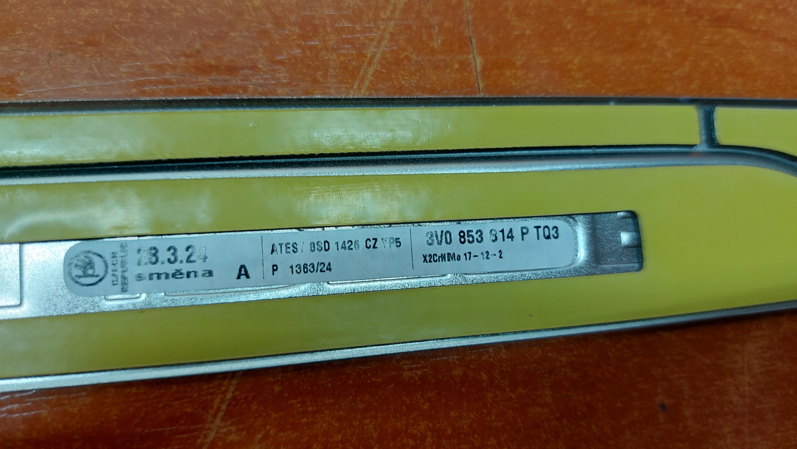 moulding cap threshold CHROM right right front SKODA SUPERB III