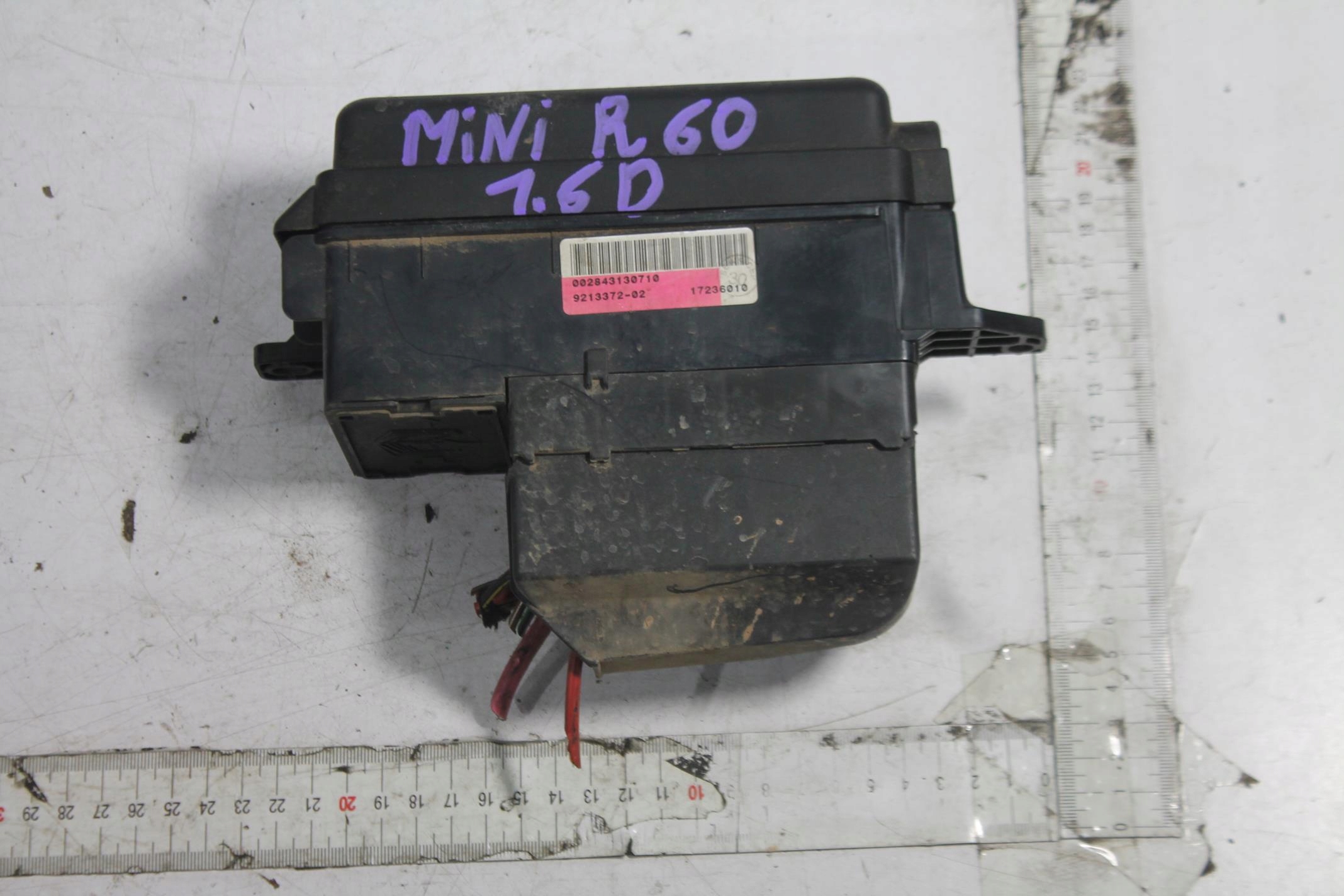 fuse box 9213372 MINI R60 10-16