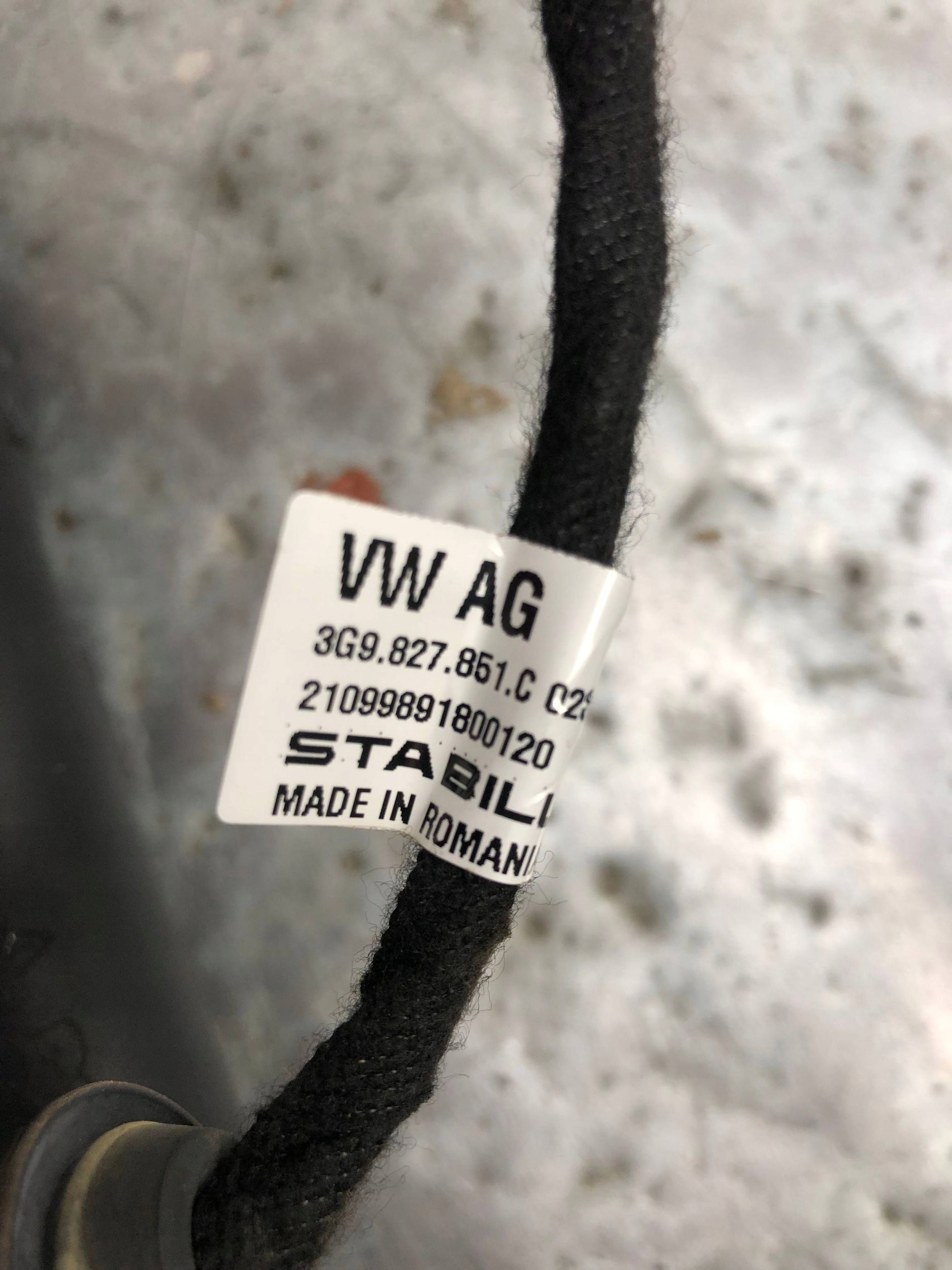 SILOWNIKI DOCIAG button bonnet electrical boot VW PASSAT B8 KOMBI