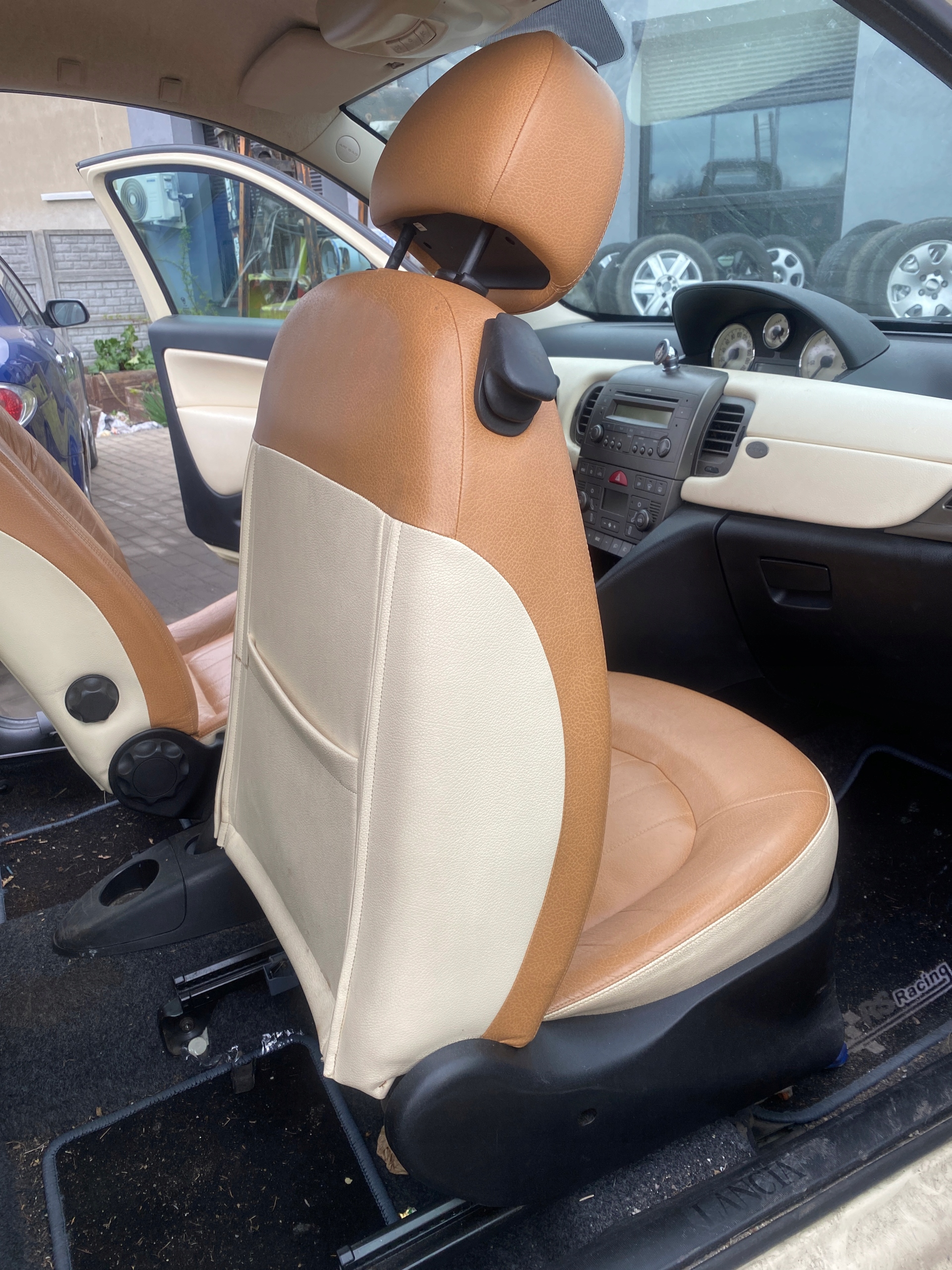Lancia Ypsilon 03-09 KOMPLET Sitze Sitz rechts links Sitz hinten Leder