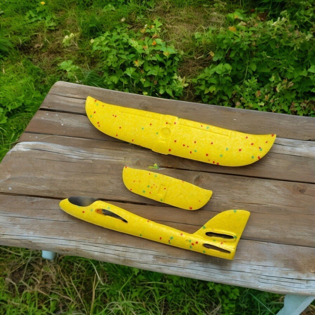 SAMOLOT STYROPIANOWY SZYBOWIEC RZUTKA DUŻY 47cm Szerokość produktu 49 cm