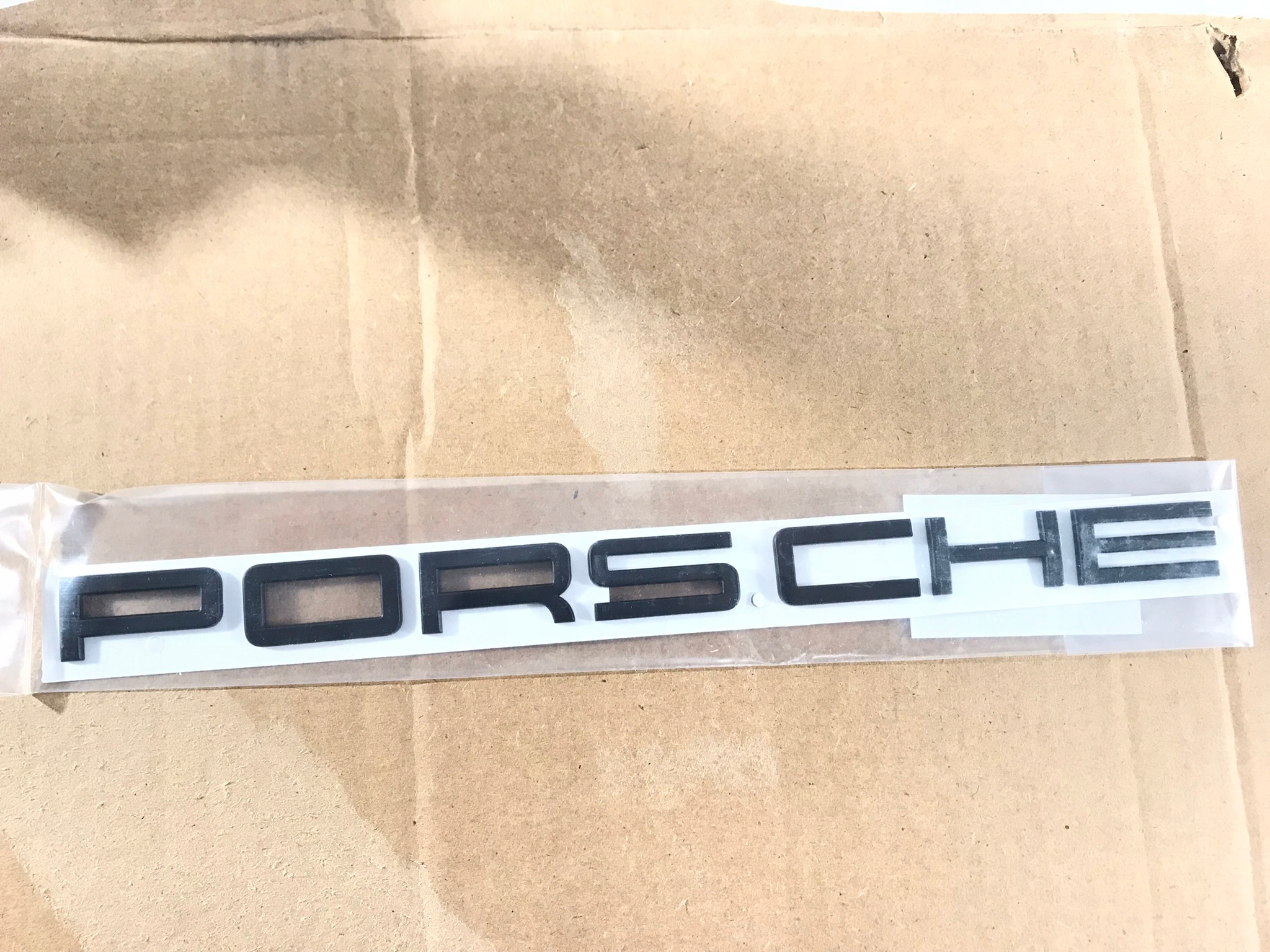 Napis logo tył PORSCHE MACAN 95B853687A