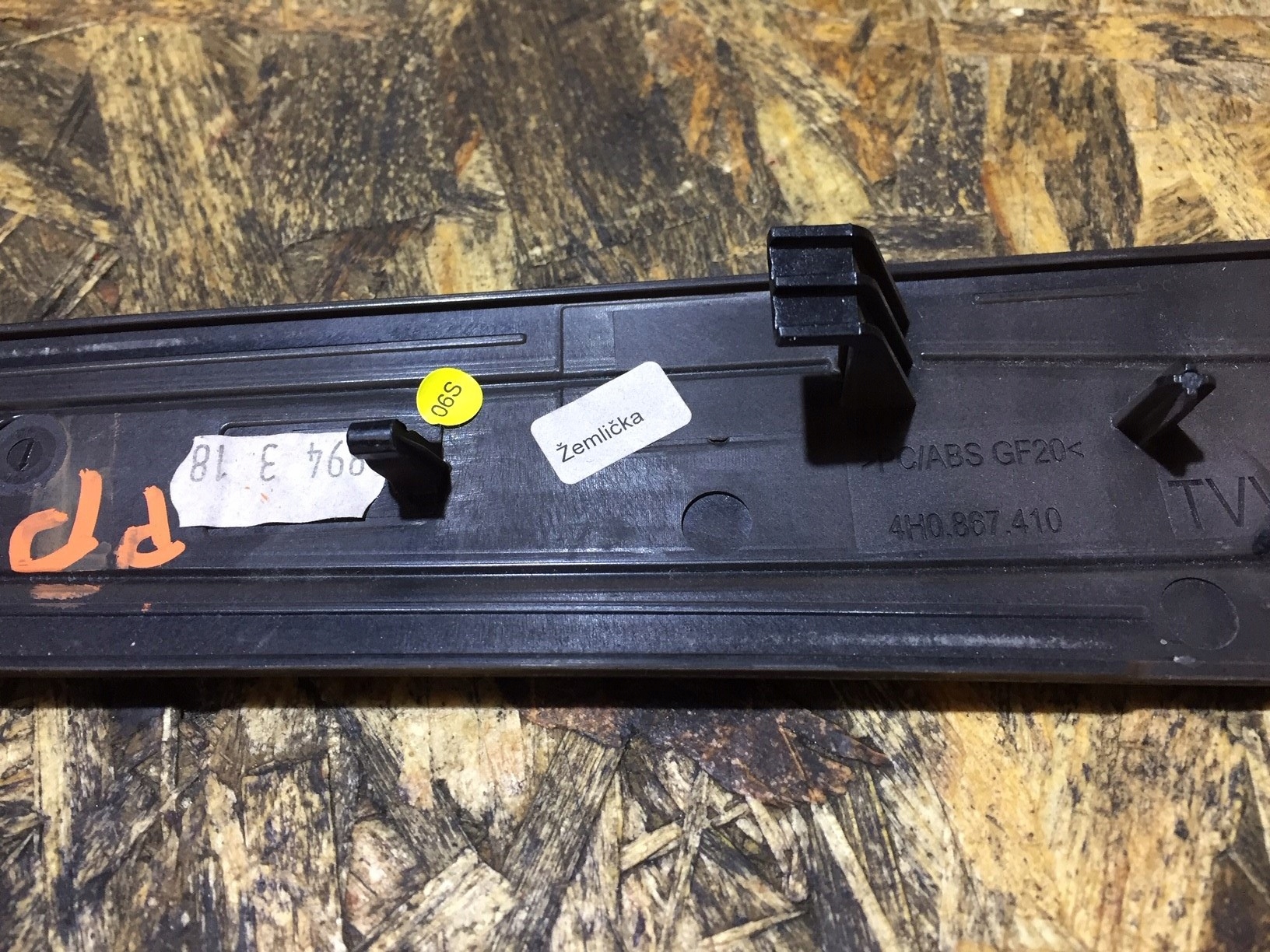 AUDI A8 D4 DEKOR dvere pravý predok 4H0867410