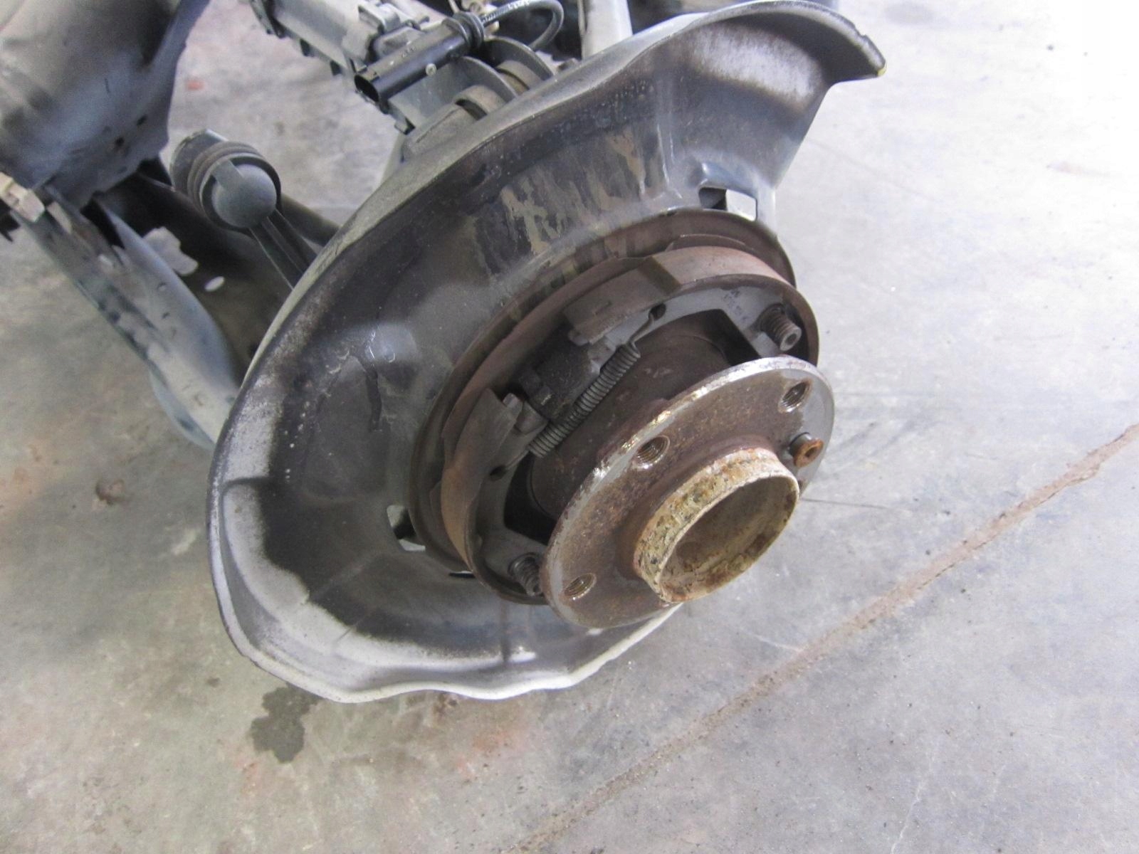 BMW F30 328i 4X4 sususpension swing left right