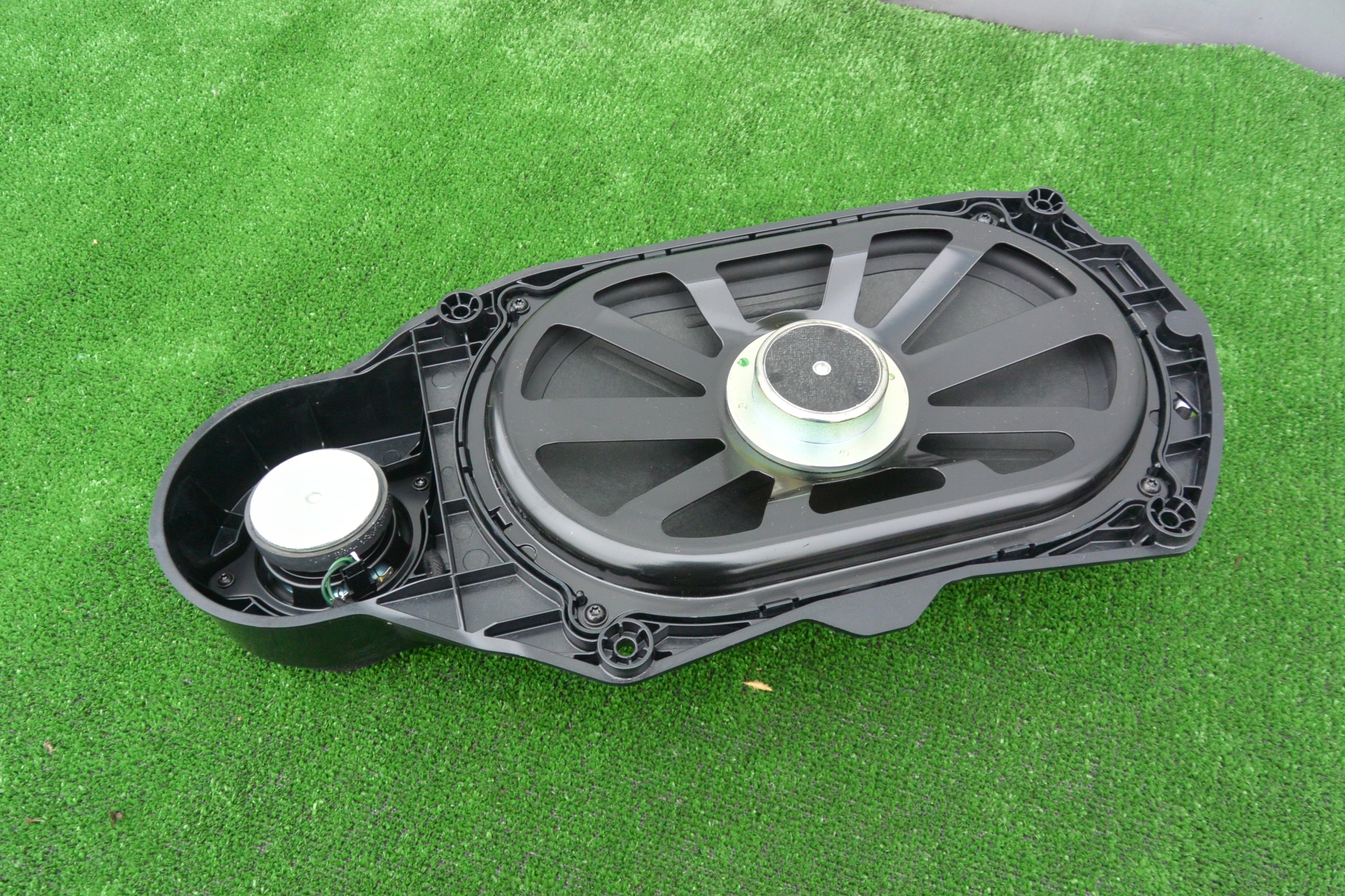 SUBWOOFER LOGIK7 MERCEDES E KLASA W212 E63