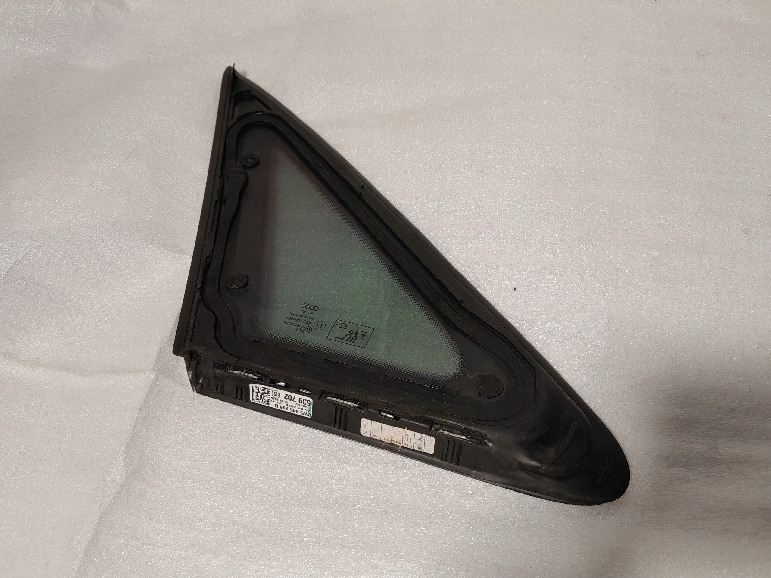 AUDI A4 B9 window bodywork right rear part 2015 8W5845298D
