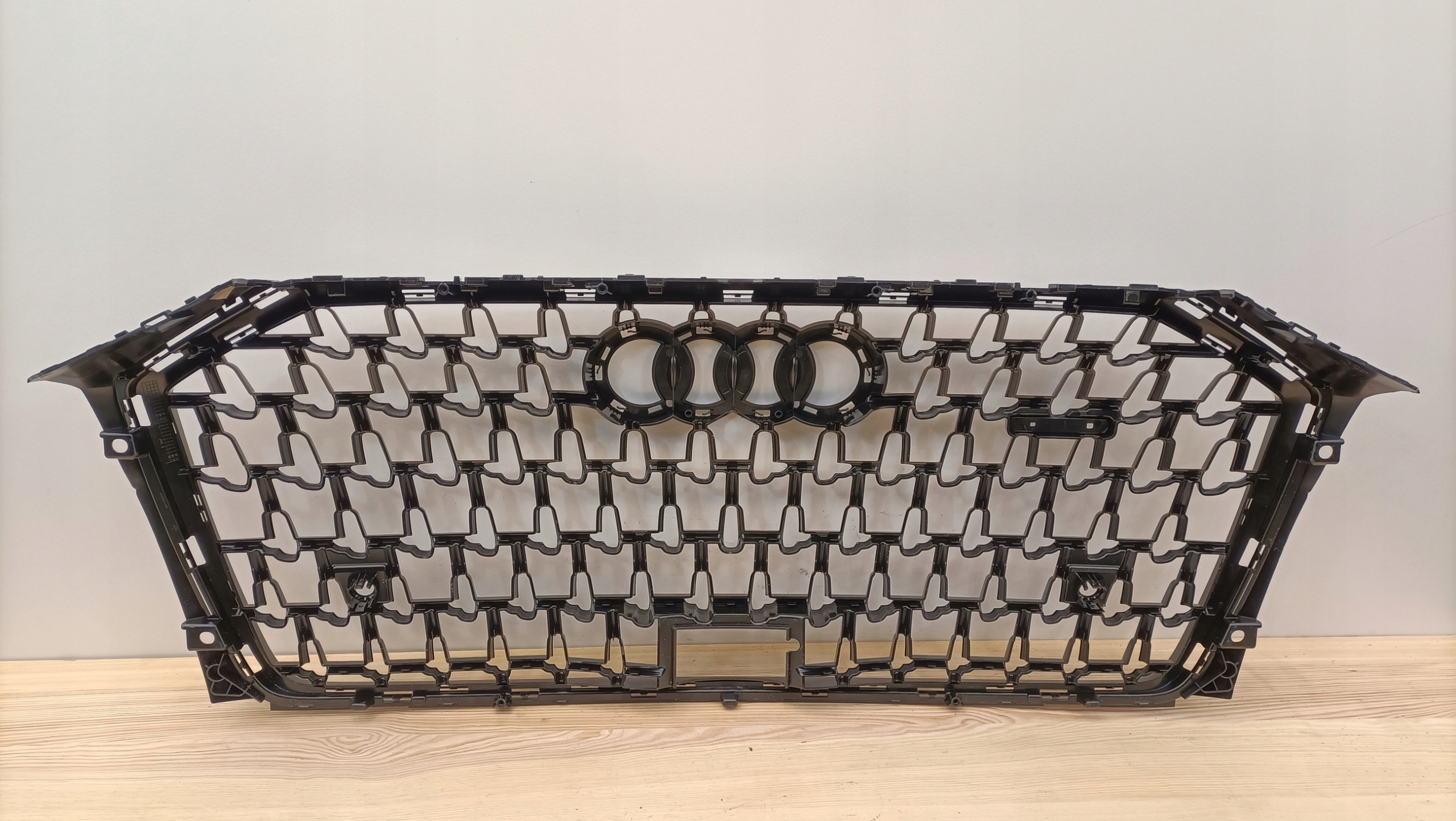 AUDI A8 D5 LIFT 4N GRILLE 4N0853651AA DOM/GR/4