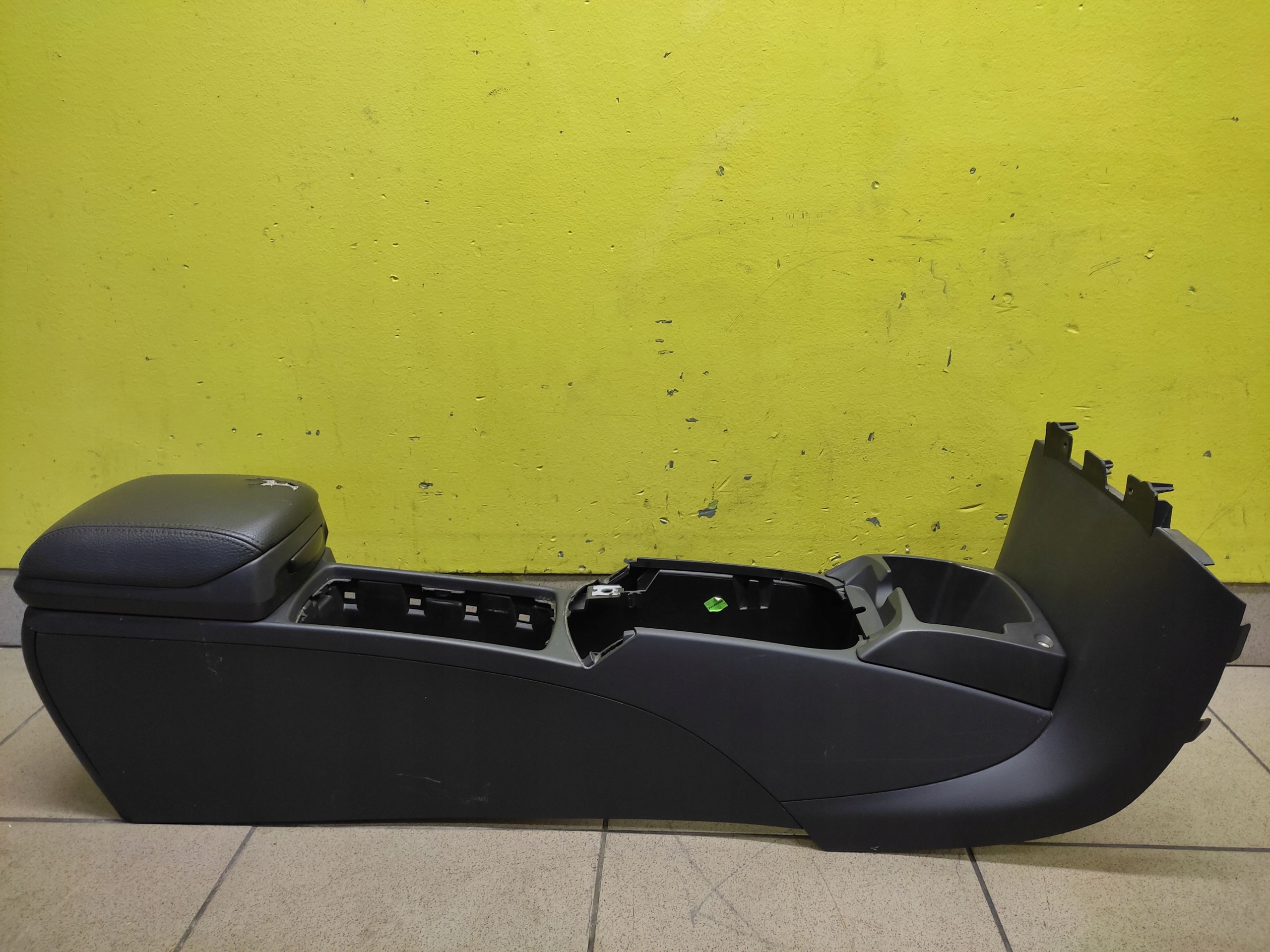 VOLVO V50 TUNEL central armrest 30755349