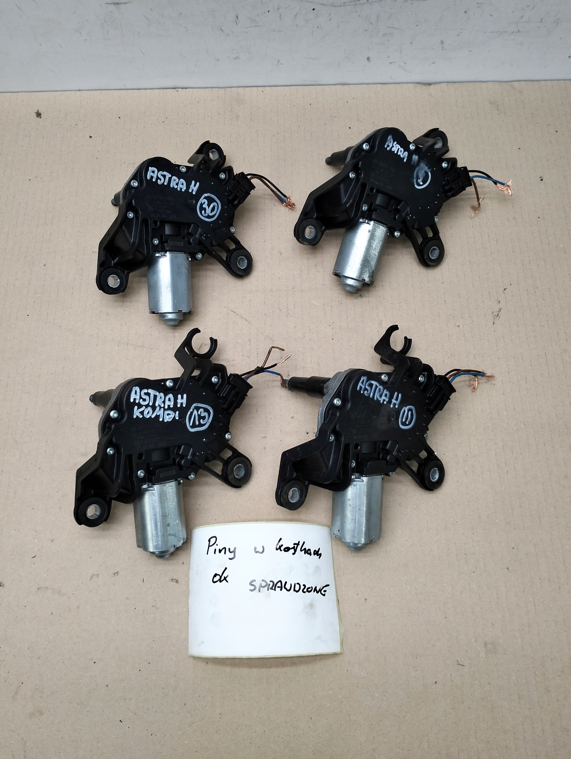 SILNICZEK WYCIERACZKI KLAPY TYL OPEL ASTRA H III 13105981 0390201591