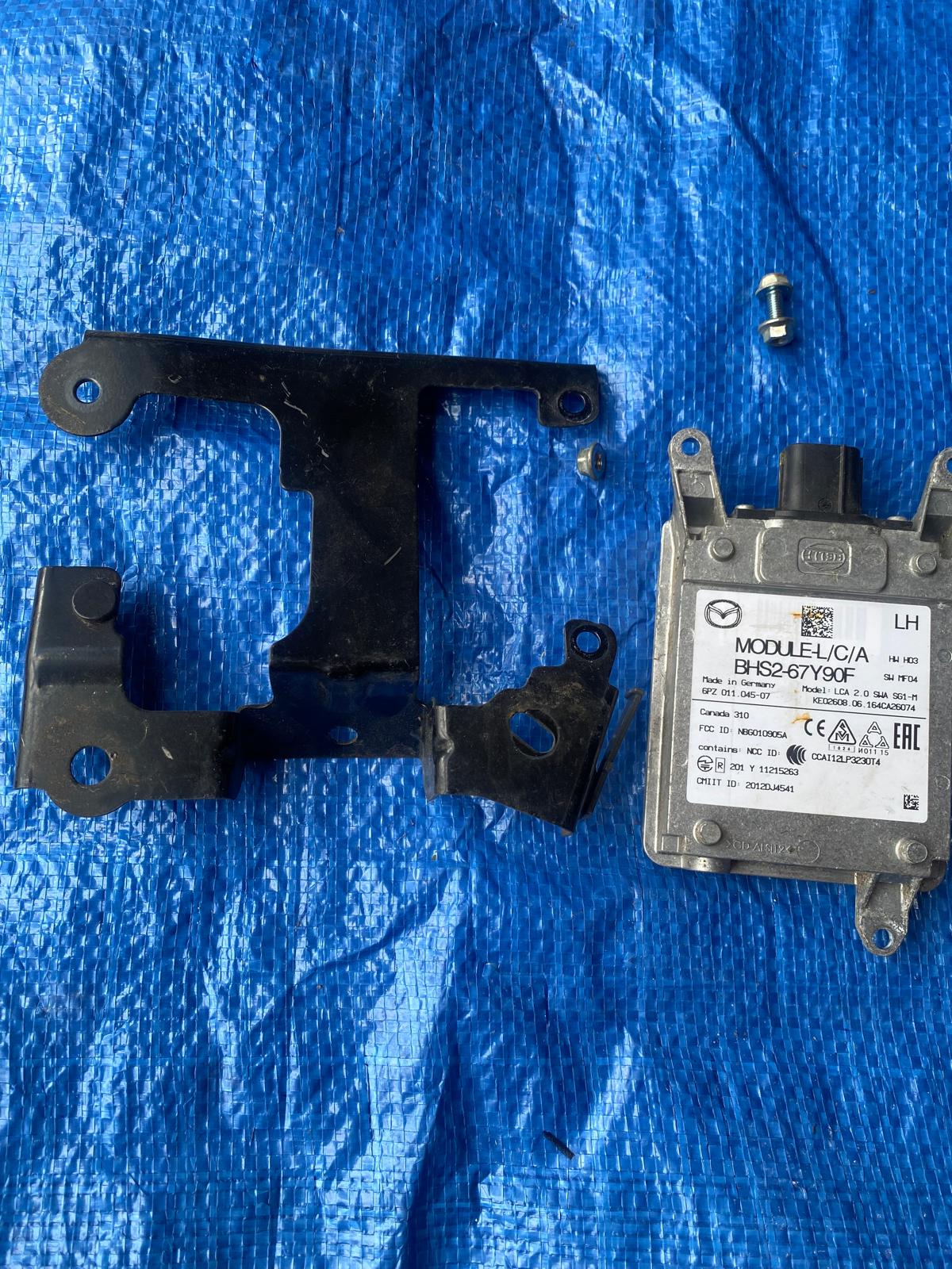 mazda 3 BM Датчик ассистент переключения полосы BHS2-67Y90F BHS2-67Y80F