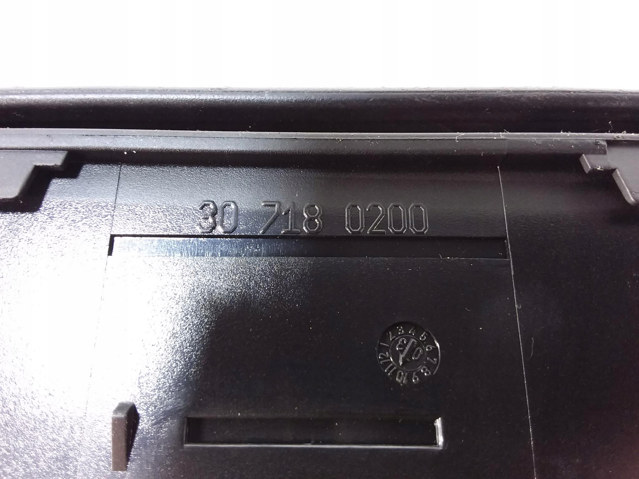 BMW 3 E46 бардачок полка консоли 8202188