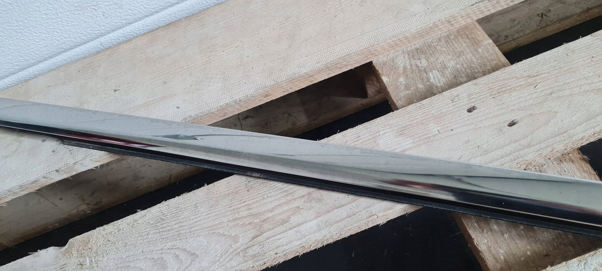 Chrysler Pacifica 2022 moulding door ZGARNAJACA windows right rear part CHROM