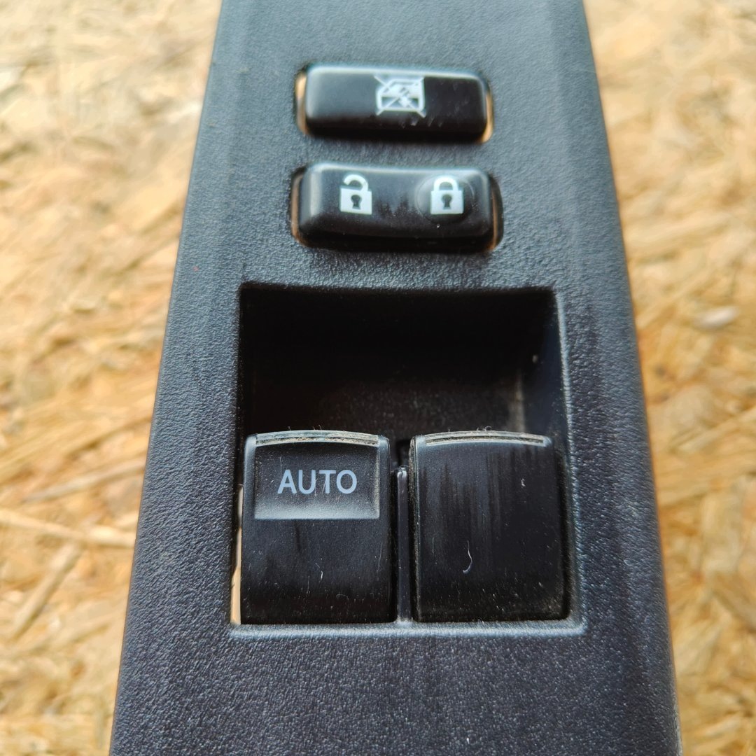window control switch left TOYOTA YARIS III control panel door driver´s