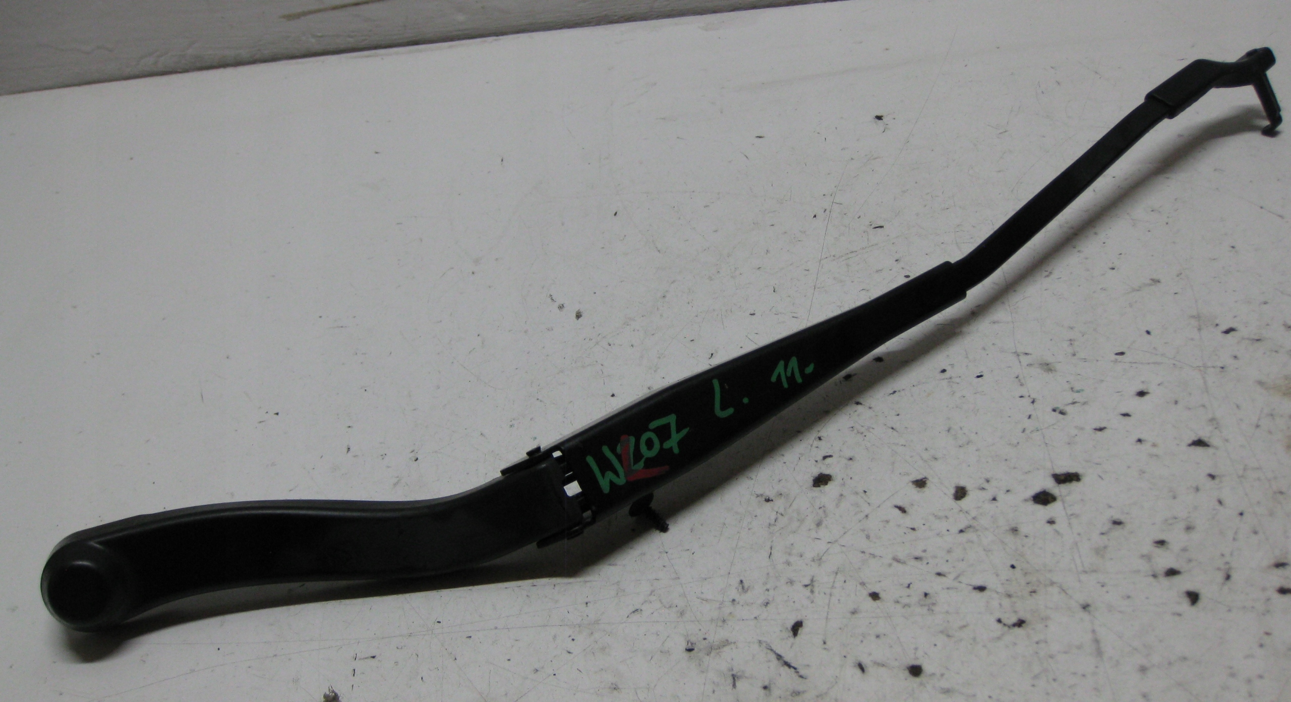 MERCEDES W207 3.0 CDI 11R wiper arm left right KOMPLET