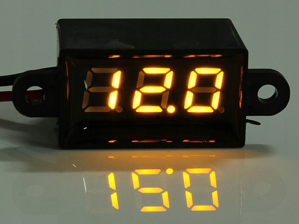 Panelowy woltomierz wodoodporny 30V DC żółty Producent BTE