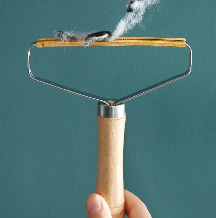 GOLARKA DO UBRAŃ GRZEBIEŃ DO SIERŚCI SWETRÓW KOCÓW ZGZEBŁO MARTWEGO WŁOSA Zasilanie brak zasilania