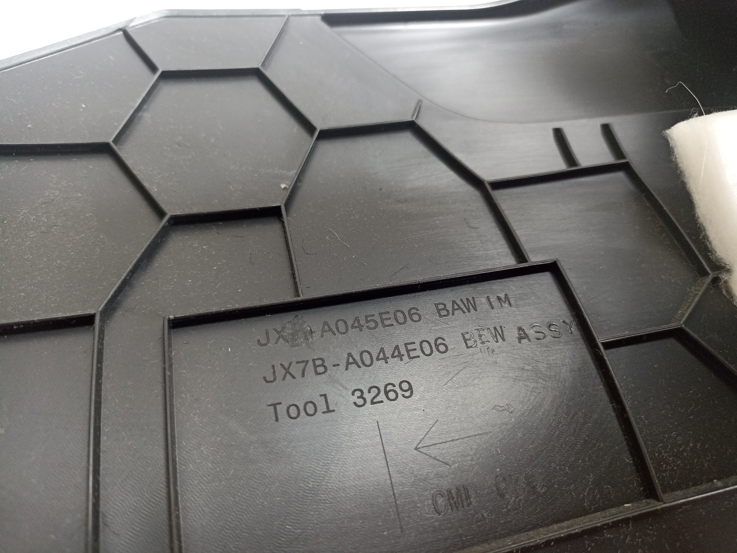 FORD Focus MK4 подлокотник тунель середина