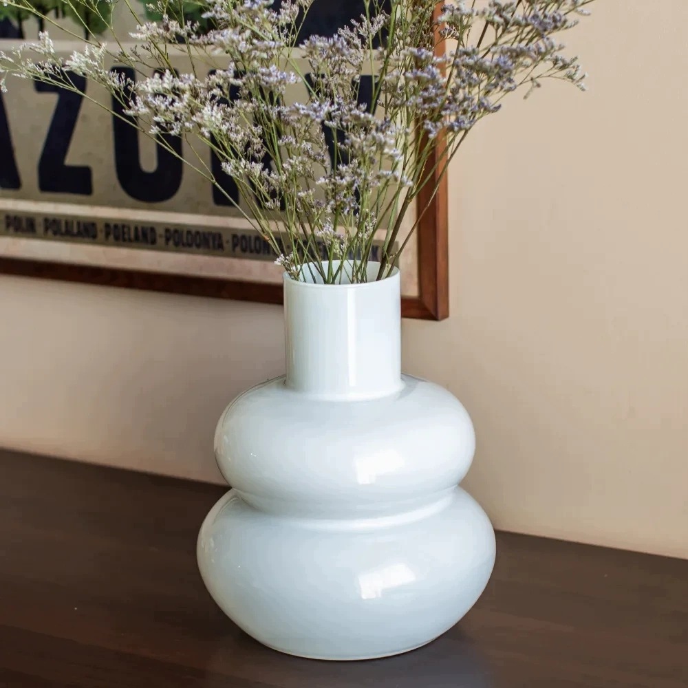 Skleněná váza Vella W-770A bílá 29 cm, ručně vyrobená z recyklovaného materiálu